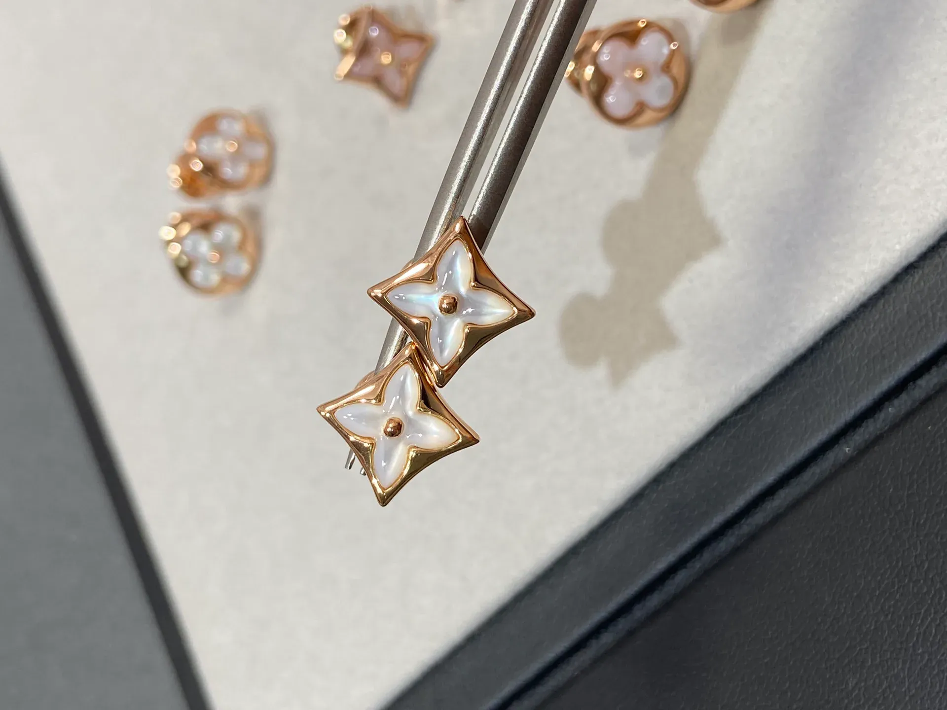 Бижутерия Louis Vuitton 832231