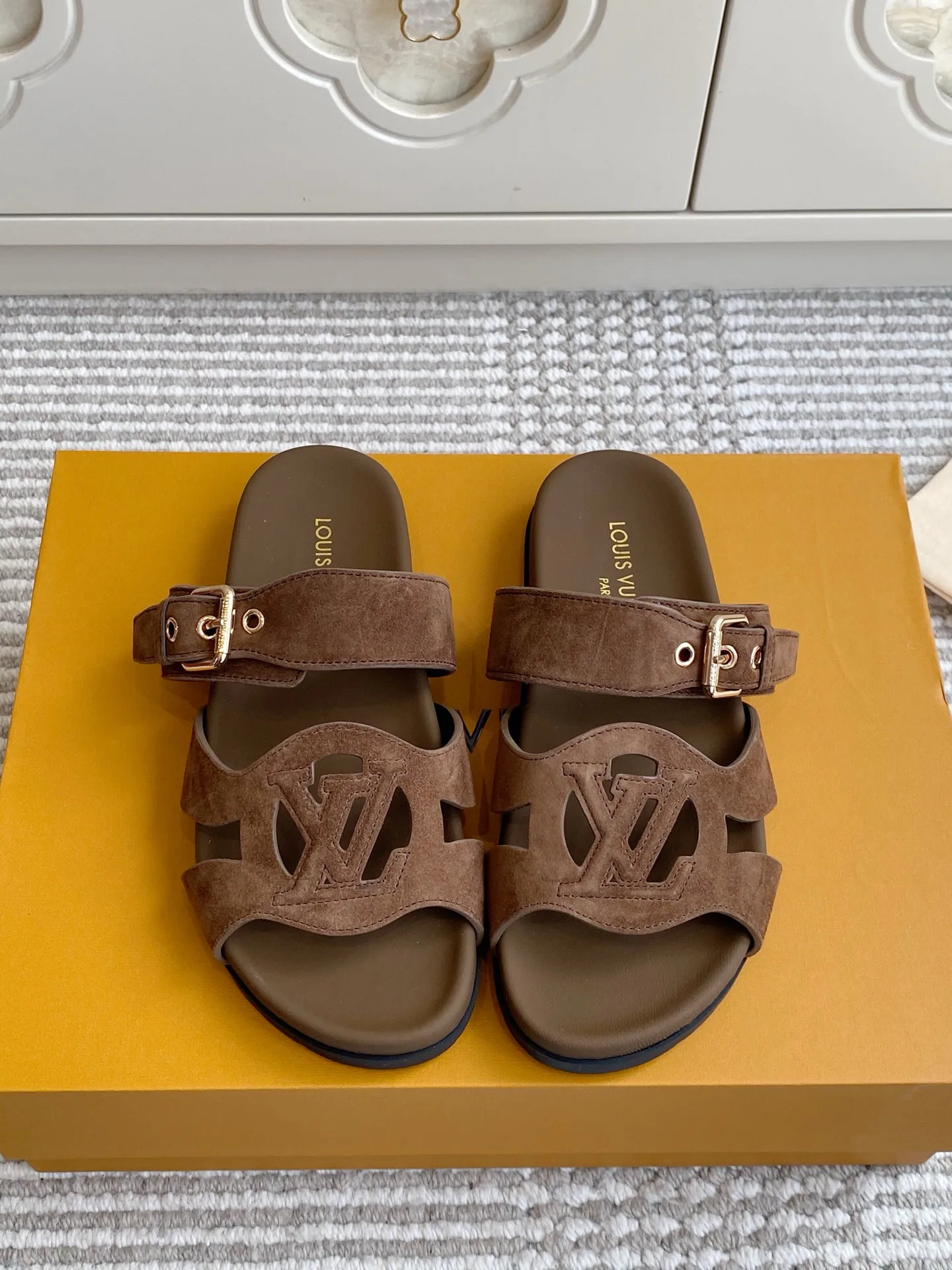 Шлепанцы Женские Louis Vuitton 17572153