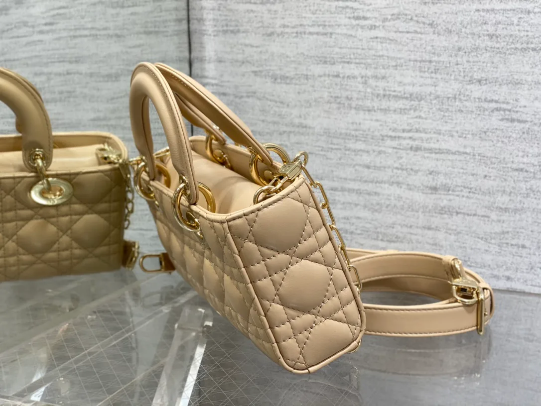 Классические Сумки Женские Christian Dior 17770379