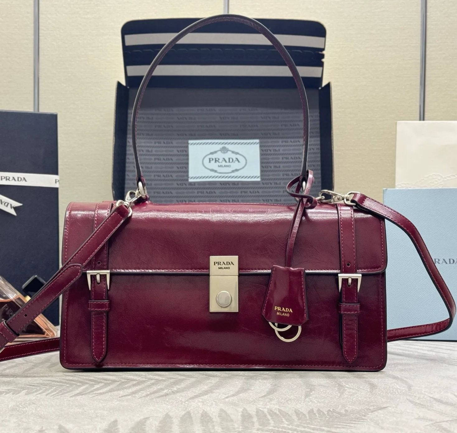 Классические Сумки Женские Prada 11462456