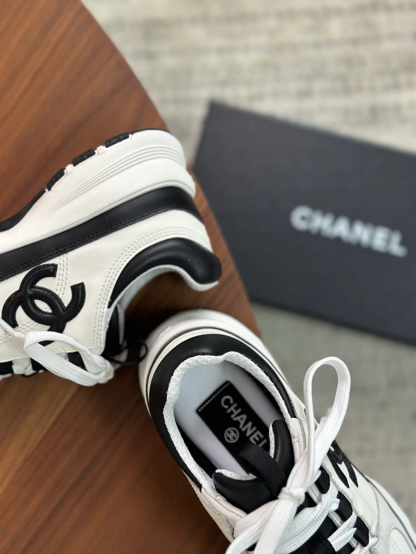 Кроссовки Женские Chanel 18329928