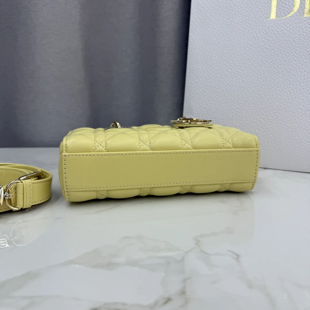 Классические Сумки Женские Christian Dior 12594789