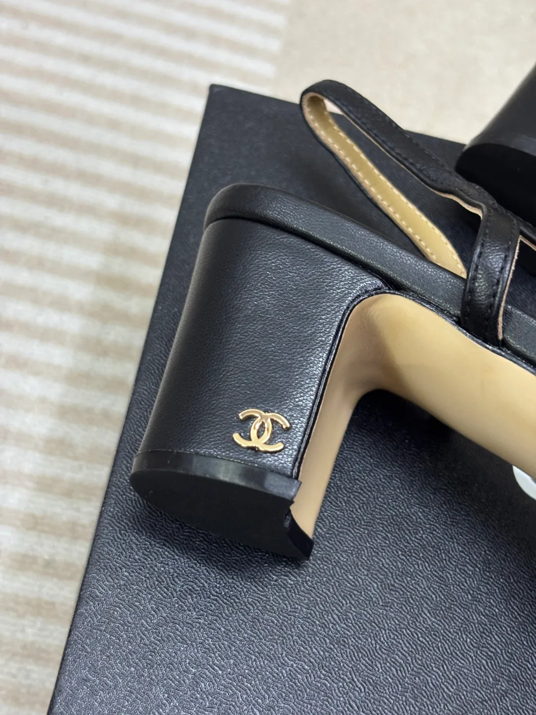Босоножки Женские Chanel 17609819