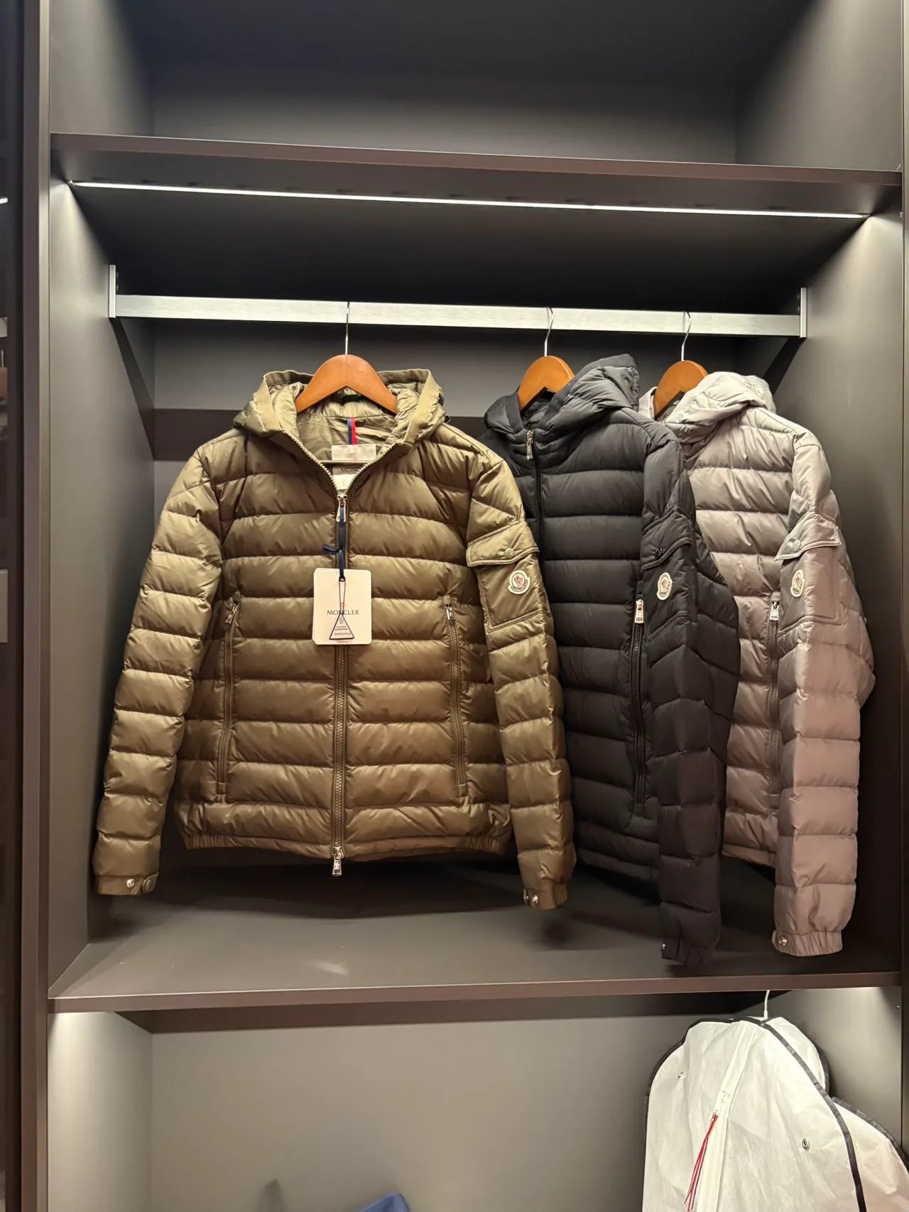 Куртки И Пуховики Мужские Moncler 18231542