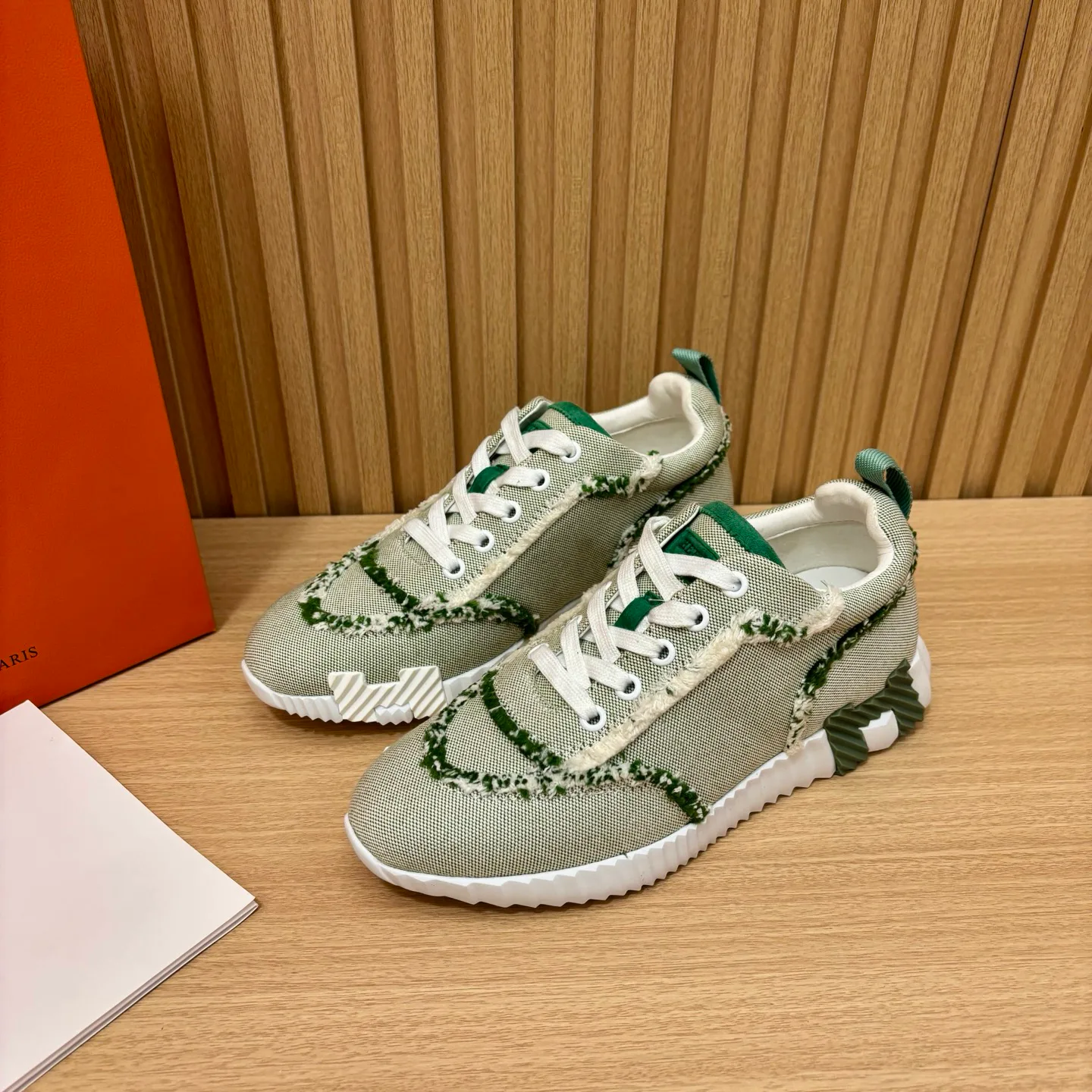 Кроссовки Женские Louis Vuitton 18387023