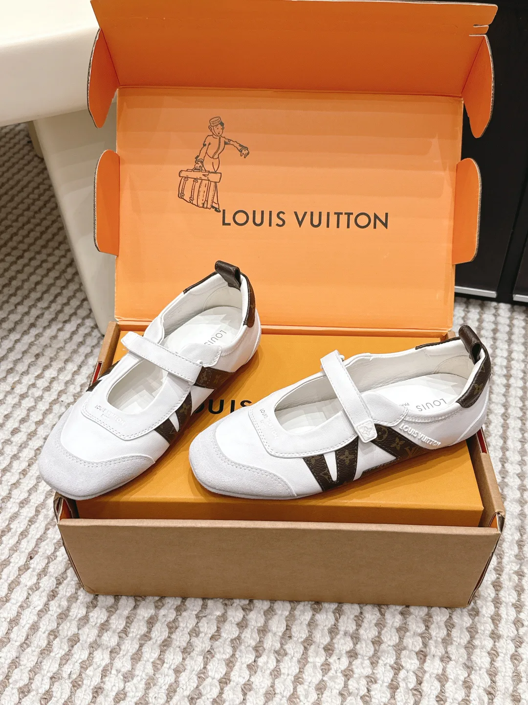 Кроссовки Женские Louis Vuitton 11518535