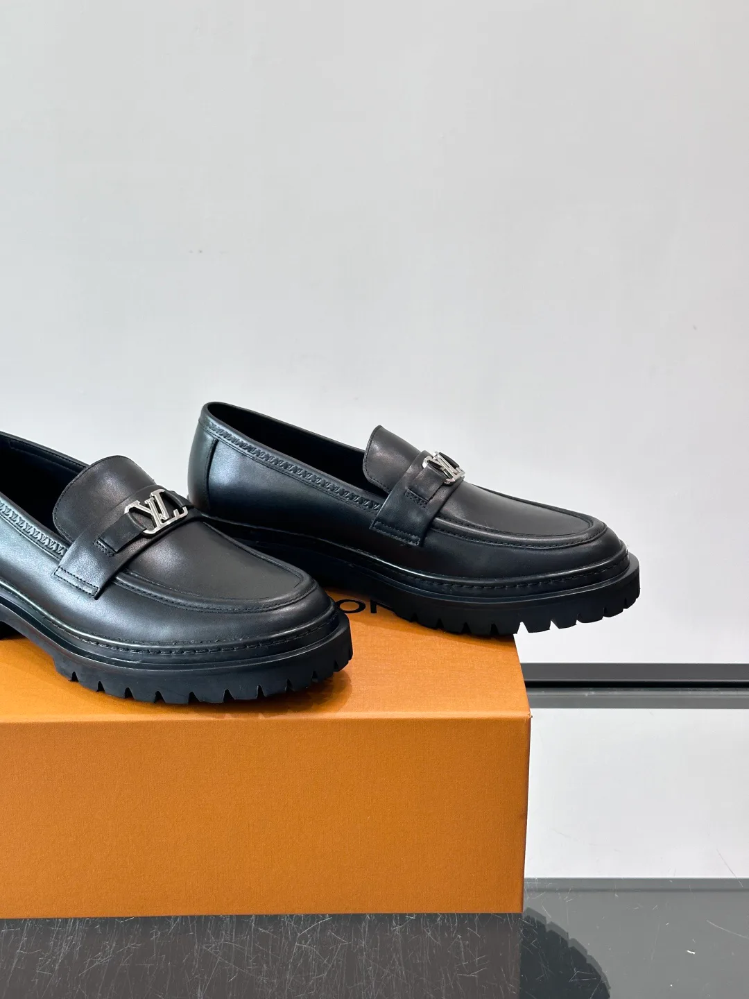 Лоферы И Туфли Мужские Louis Vuitton 17646071