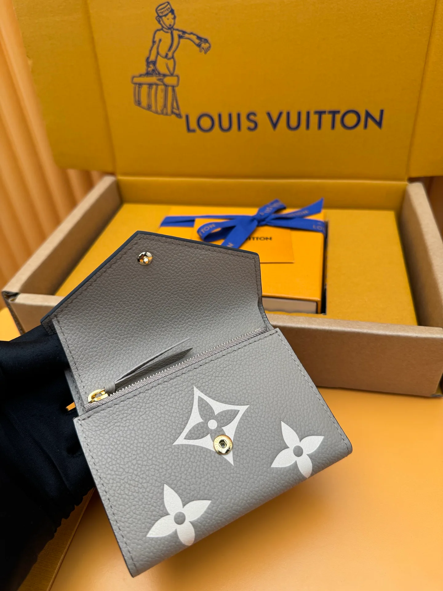 Клатчи Женские Louis Vuitton 1923364