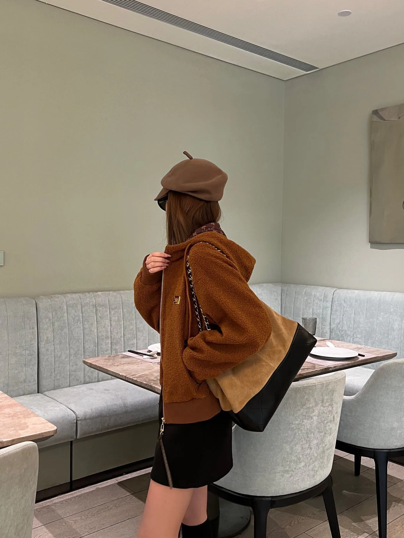 Куртки И Пуховики Женские Louis Vuitton 1675911