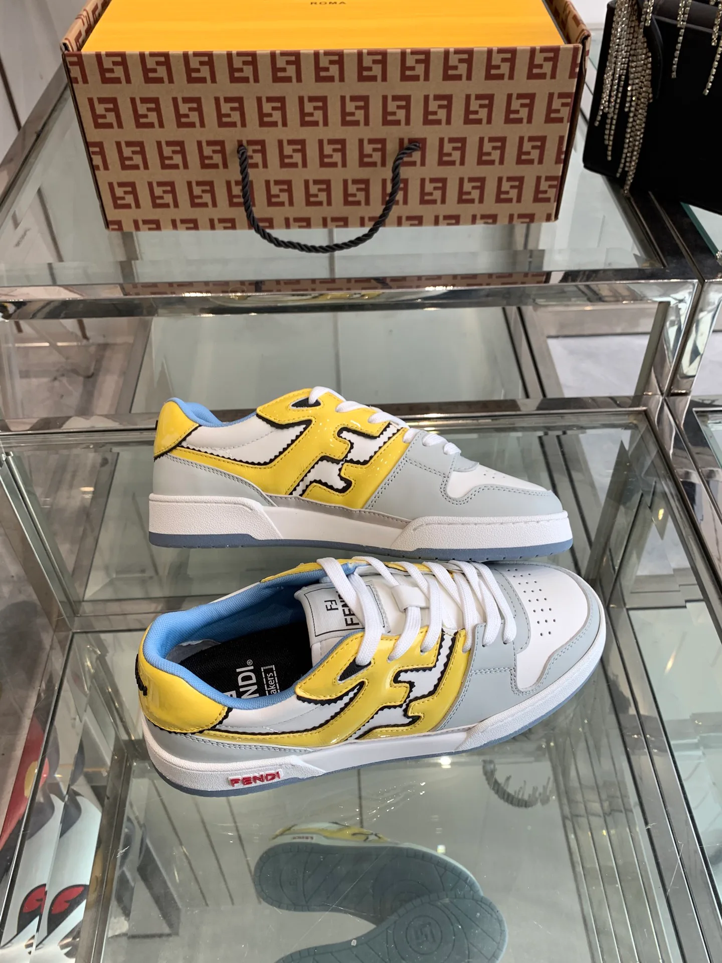 Кроссовки Женские Fendi 904584
