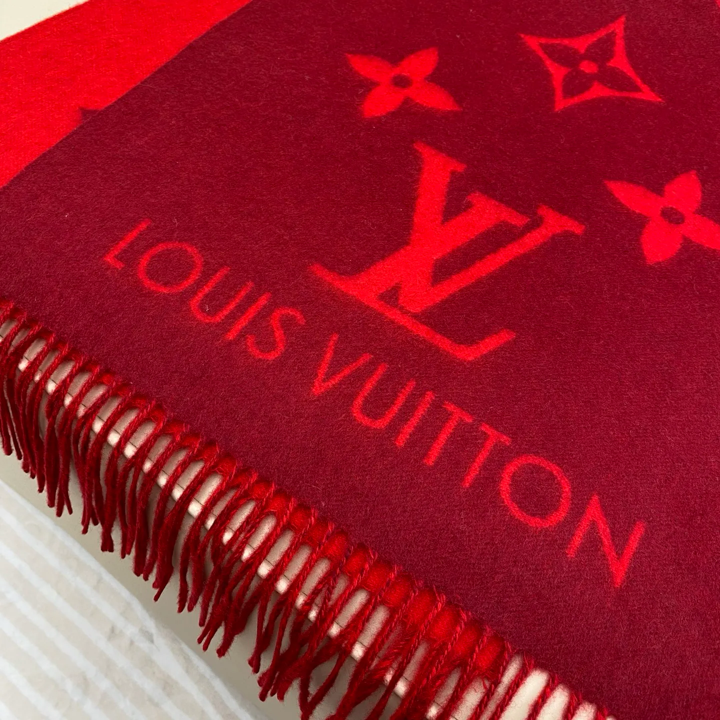 Шарфы Louis Vuitton 18105573