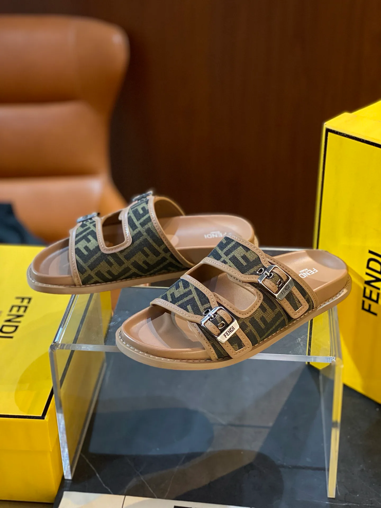 Шлепанцы Женские Fendi 12176