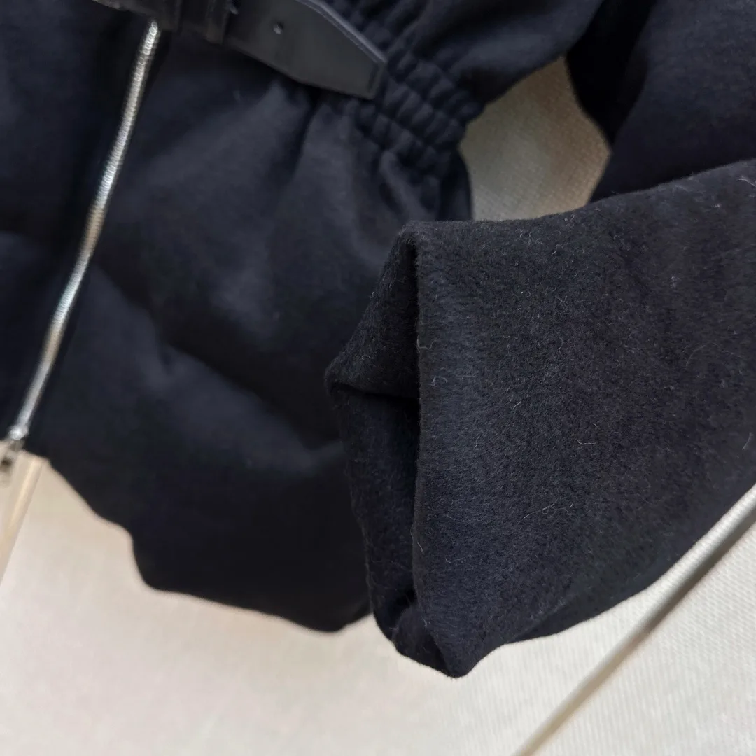 Куртки И Пуховики Женские Prada 18629387