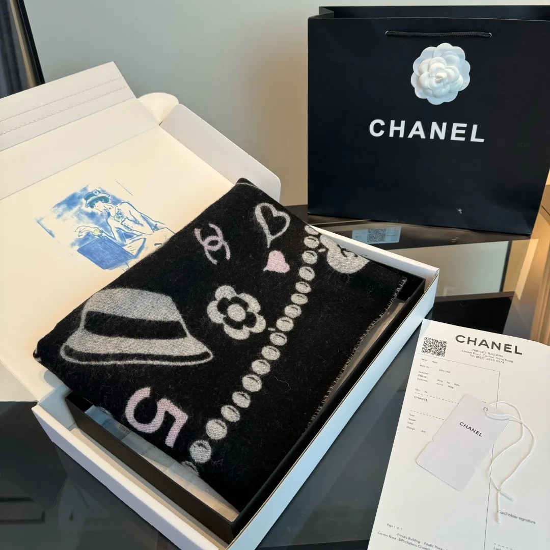 Шарфы Chanel 18104901