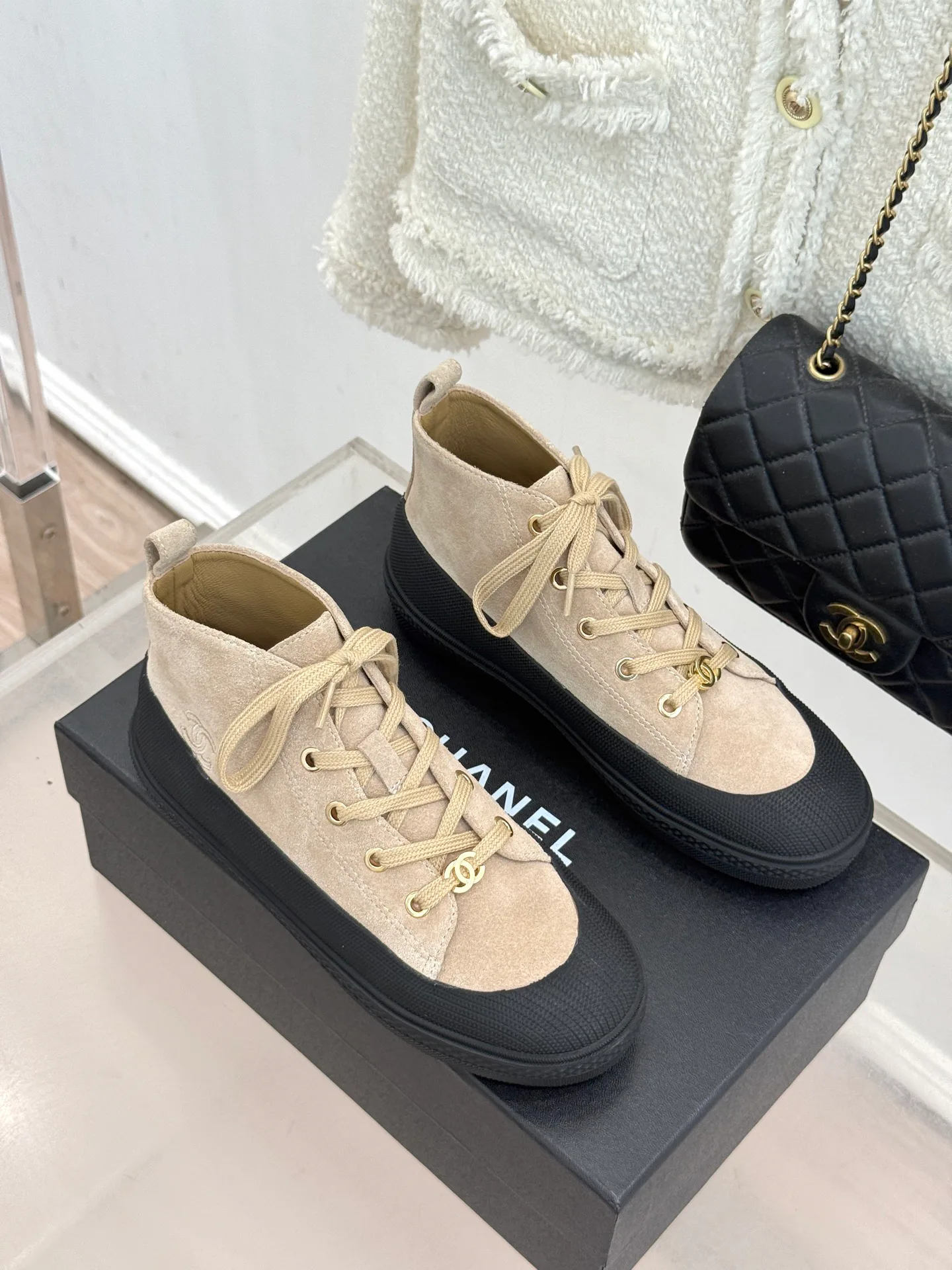 Кроссовки Женские Chanel 18436487