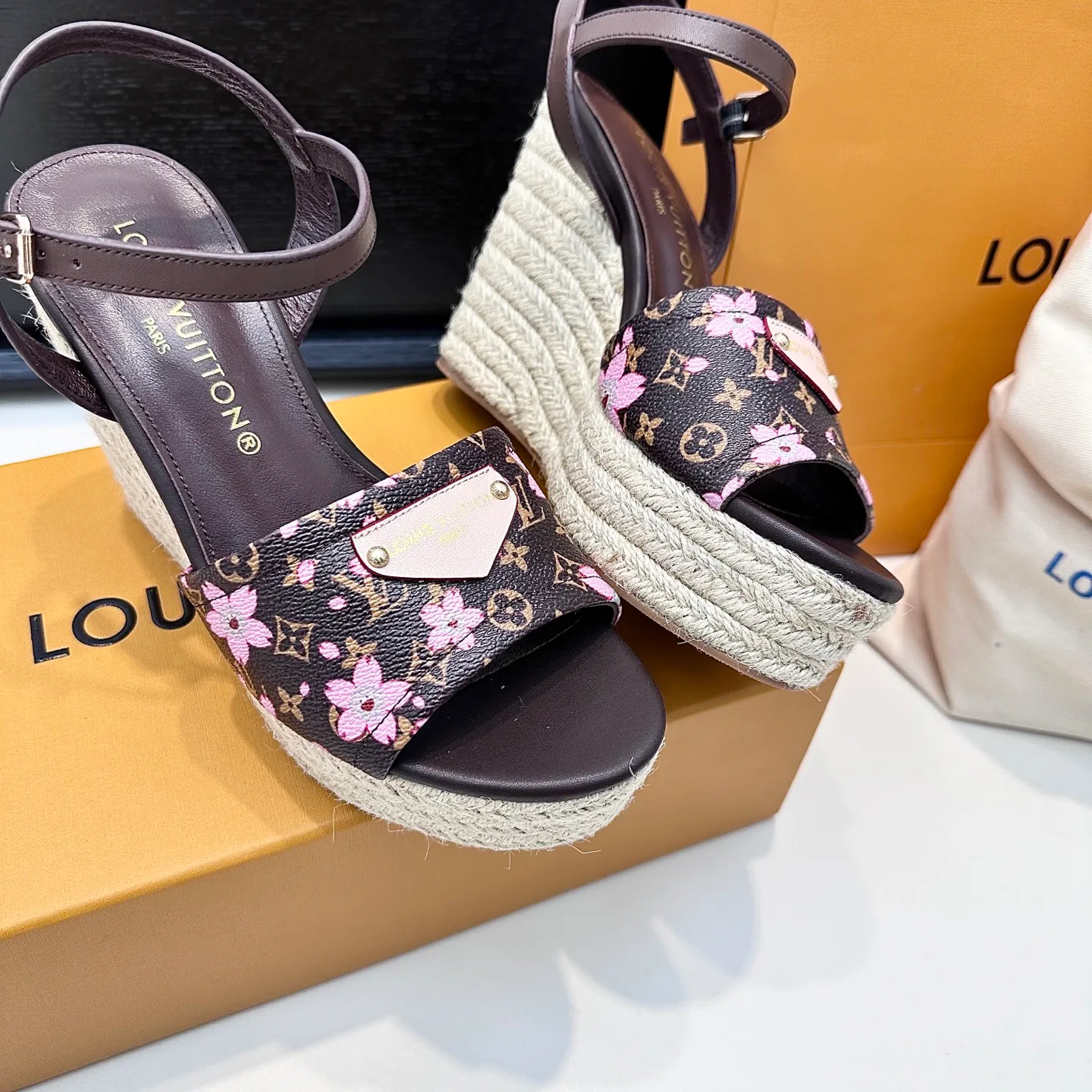 Босоножки Женские Louis Vuitton 11566065