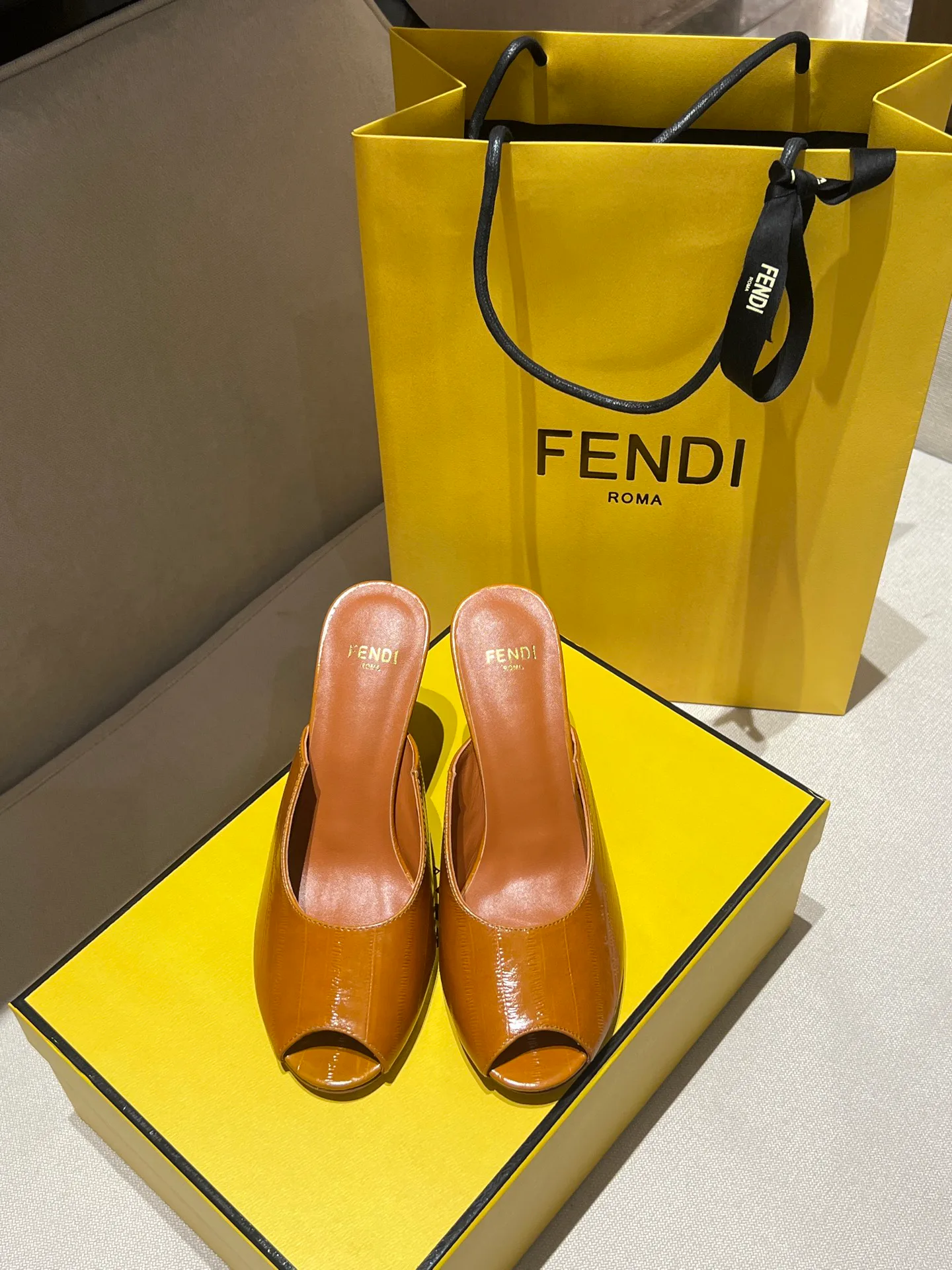 Босоножки Женские Fendi 1022391