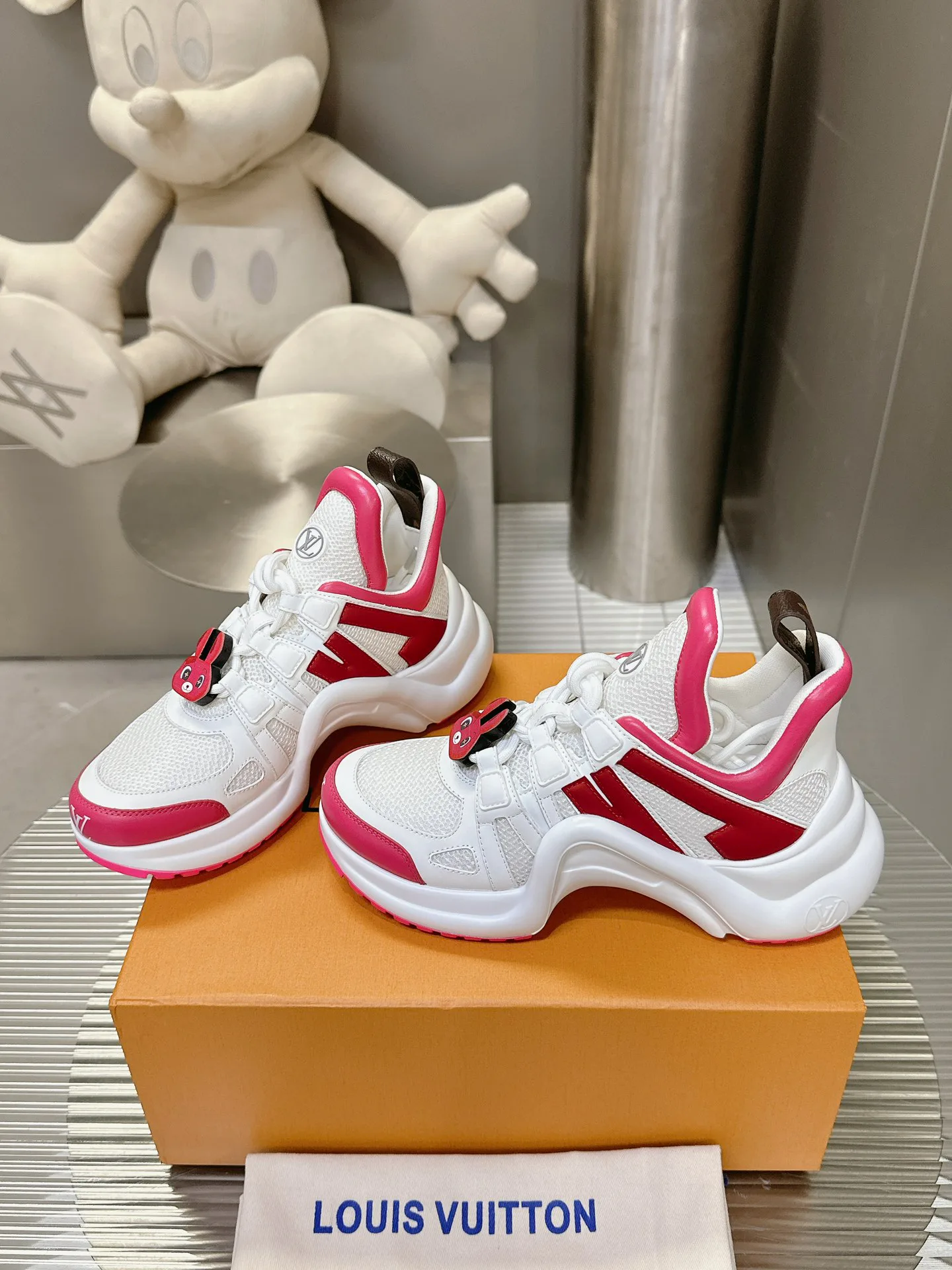 Кроссовки Женские Louis Vuitton 10273360