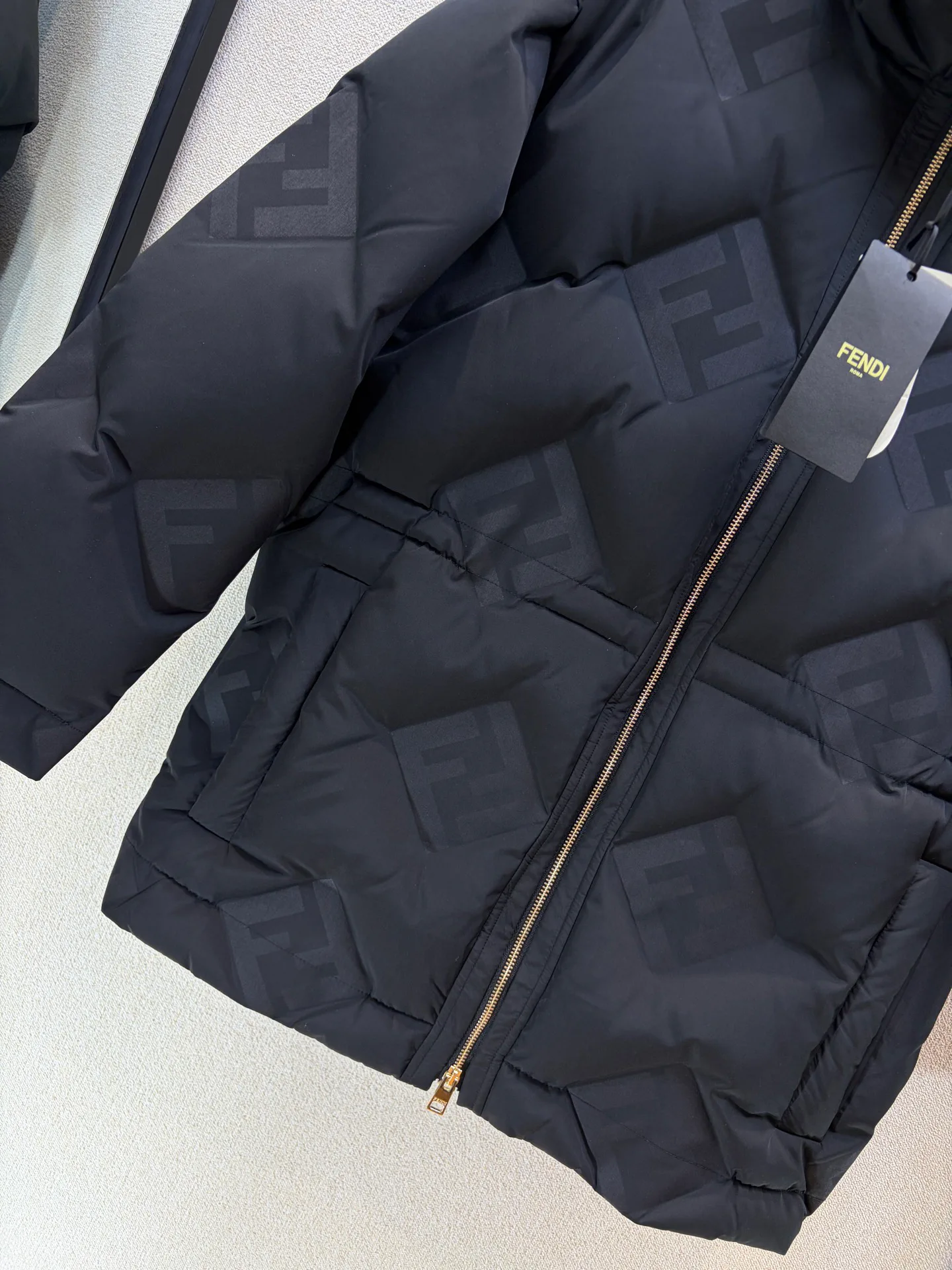 Куртки И Пуховики Женские Fendi 18605869