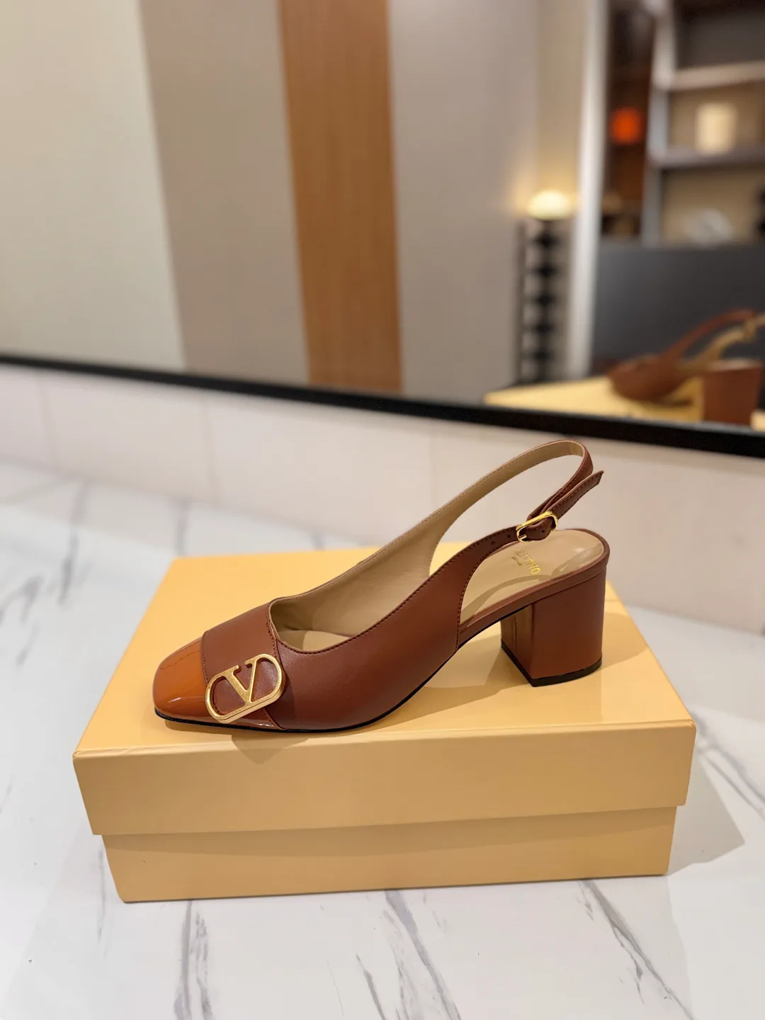 Босоножки Женские Valentino 18134905