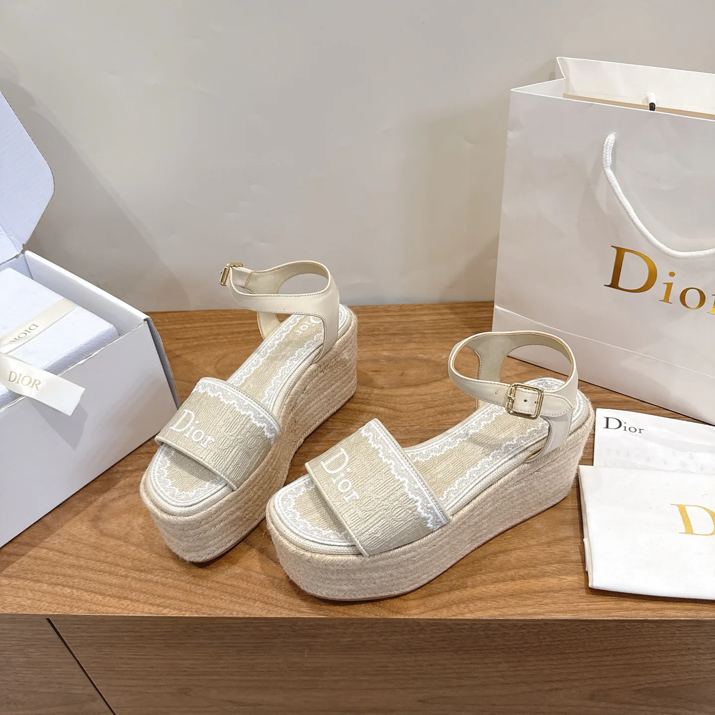 Босоножки Женские Christian Dior 17947072