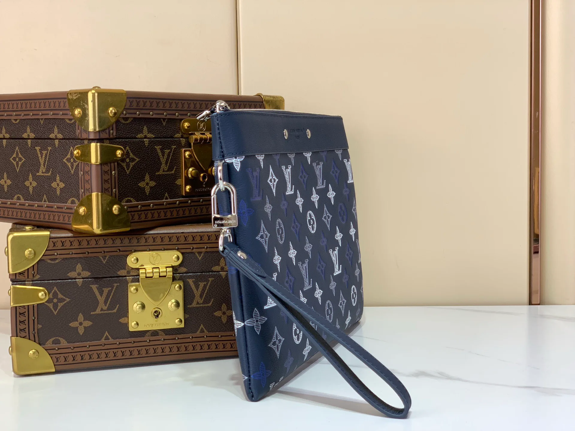 Клатчи Женские Louis Vuitton 14458791