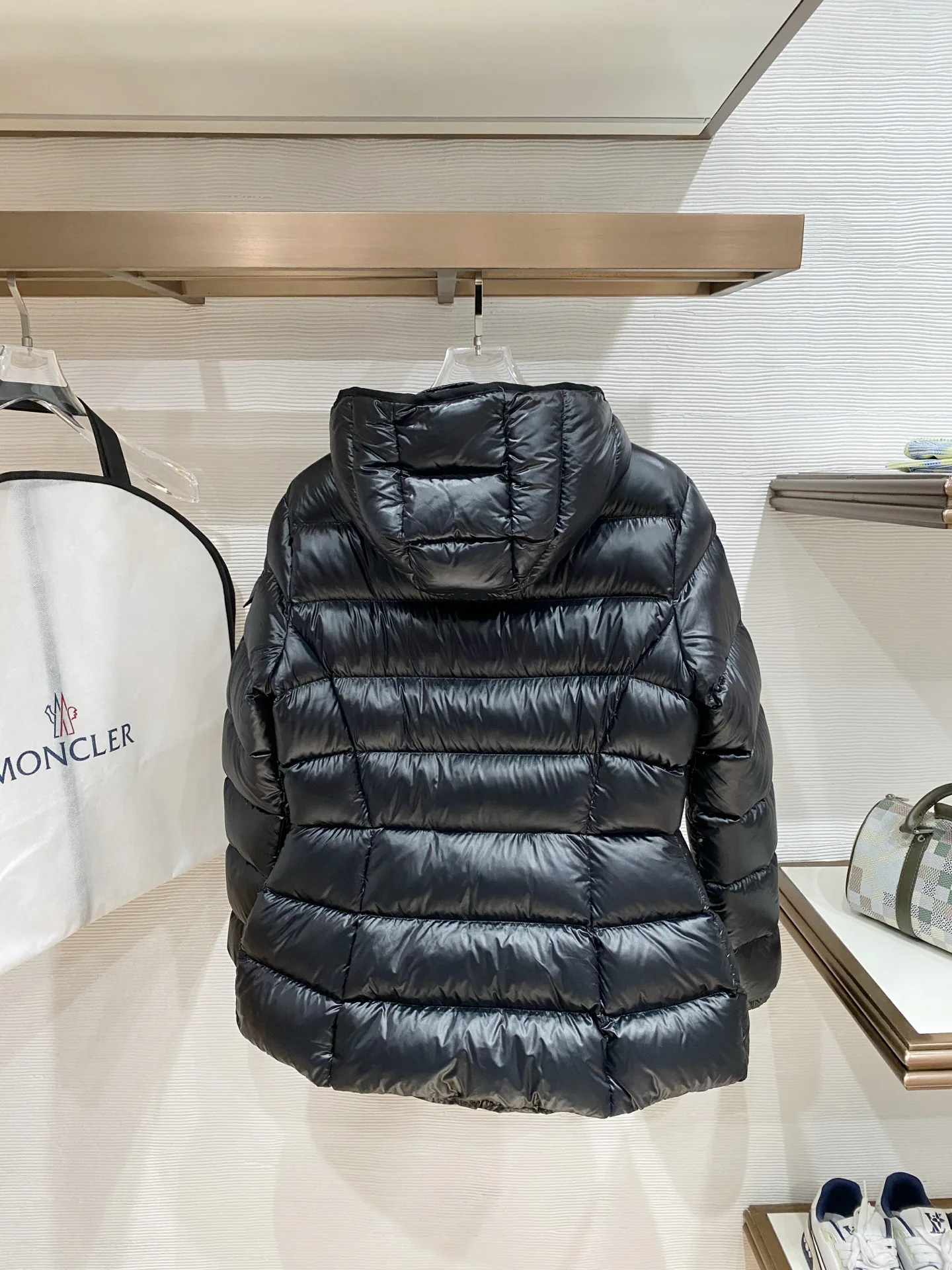 Куртки И Пуховики Женские Moncler 17896863