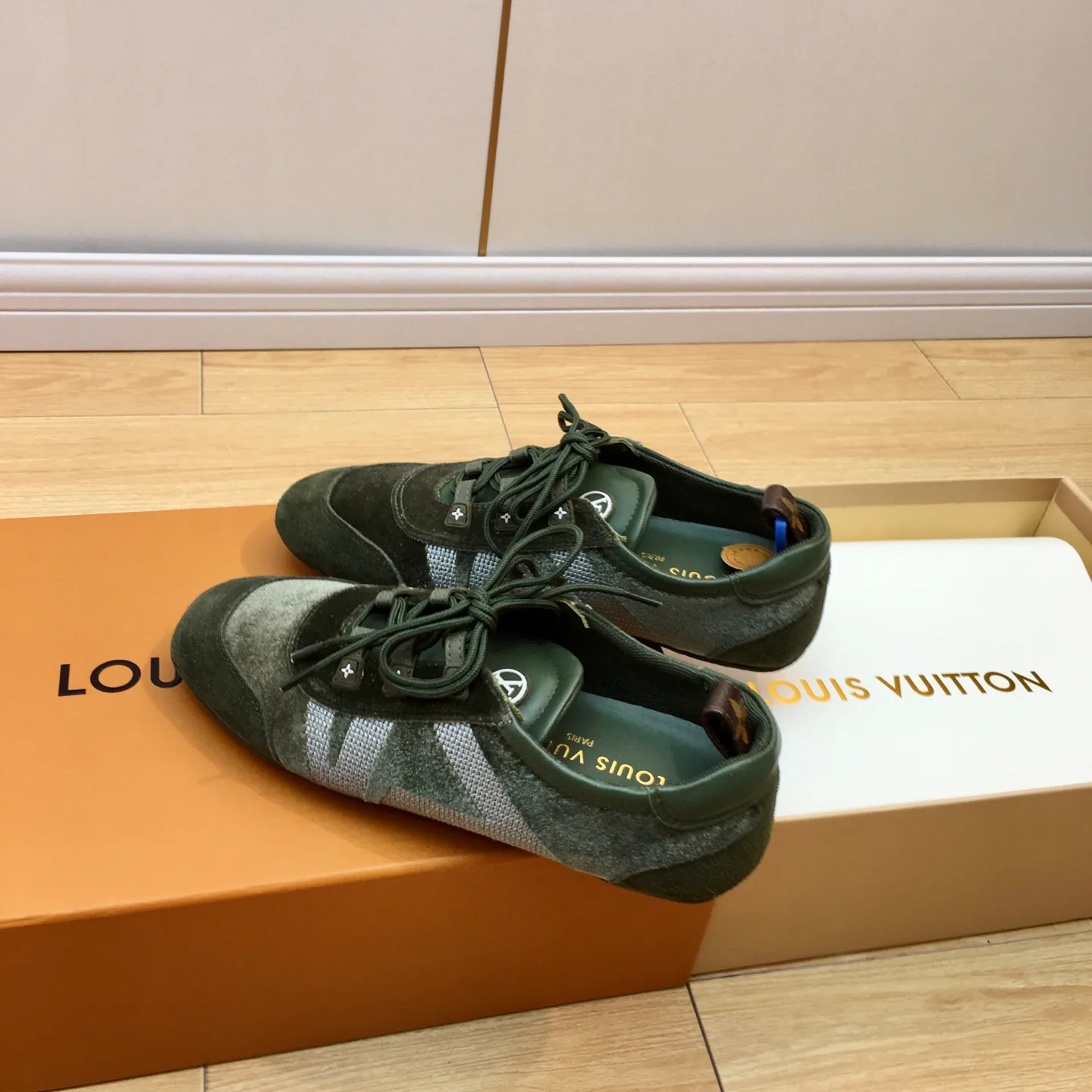 Кроссовки Женские Louis Vuitton 5084670