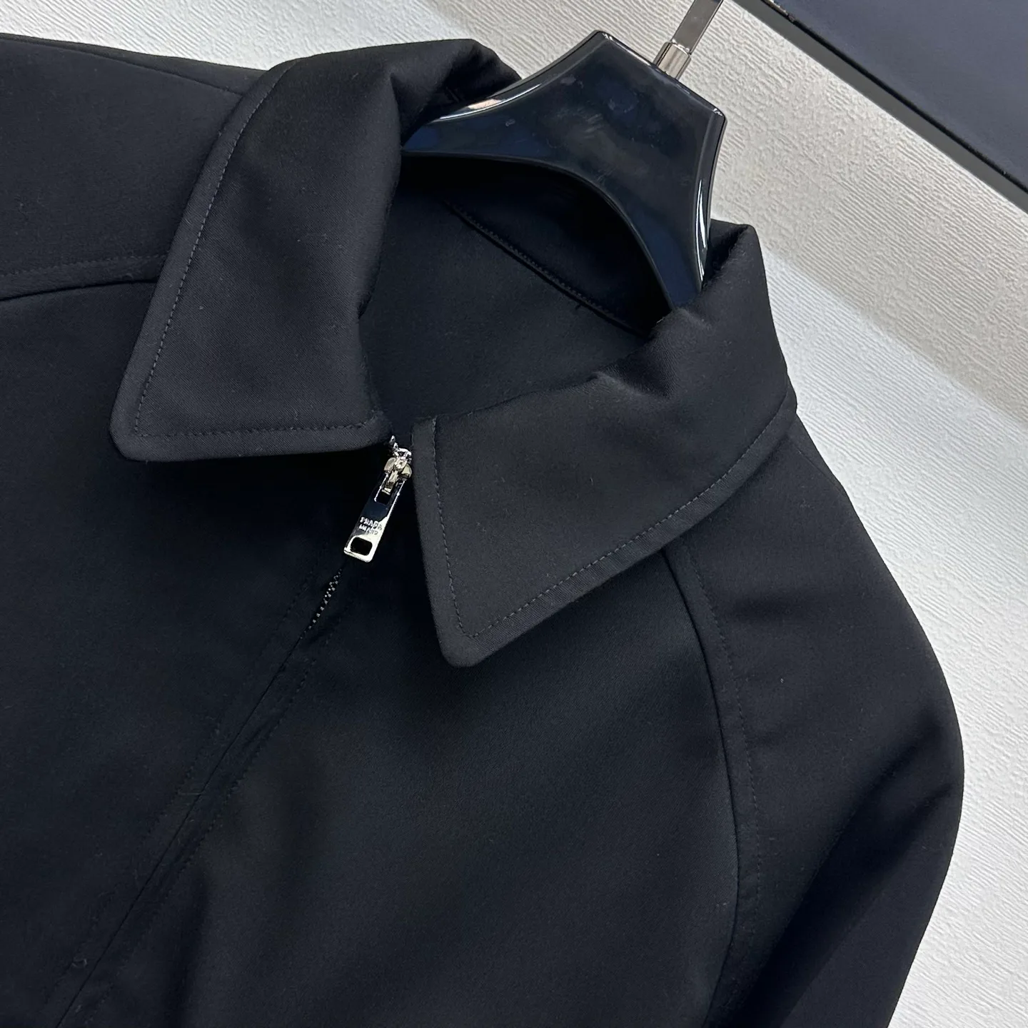 Куртки И Пуховики Женские Prada 18928382