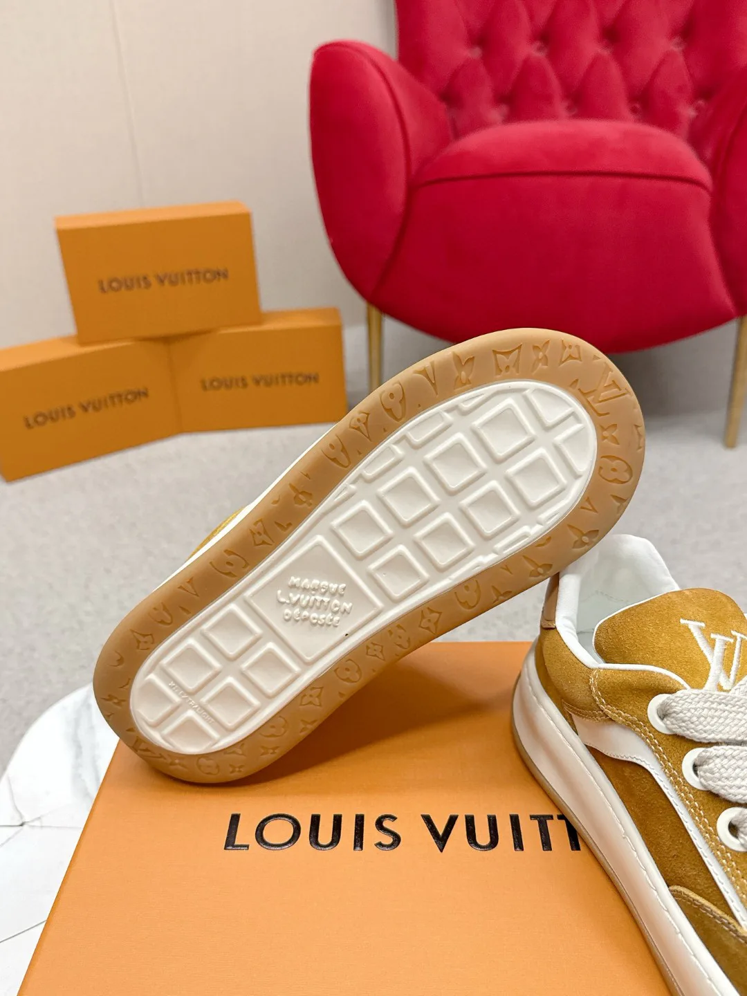 Кроссовки Женские Louis Vuitton 19292610