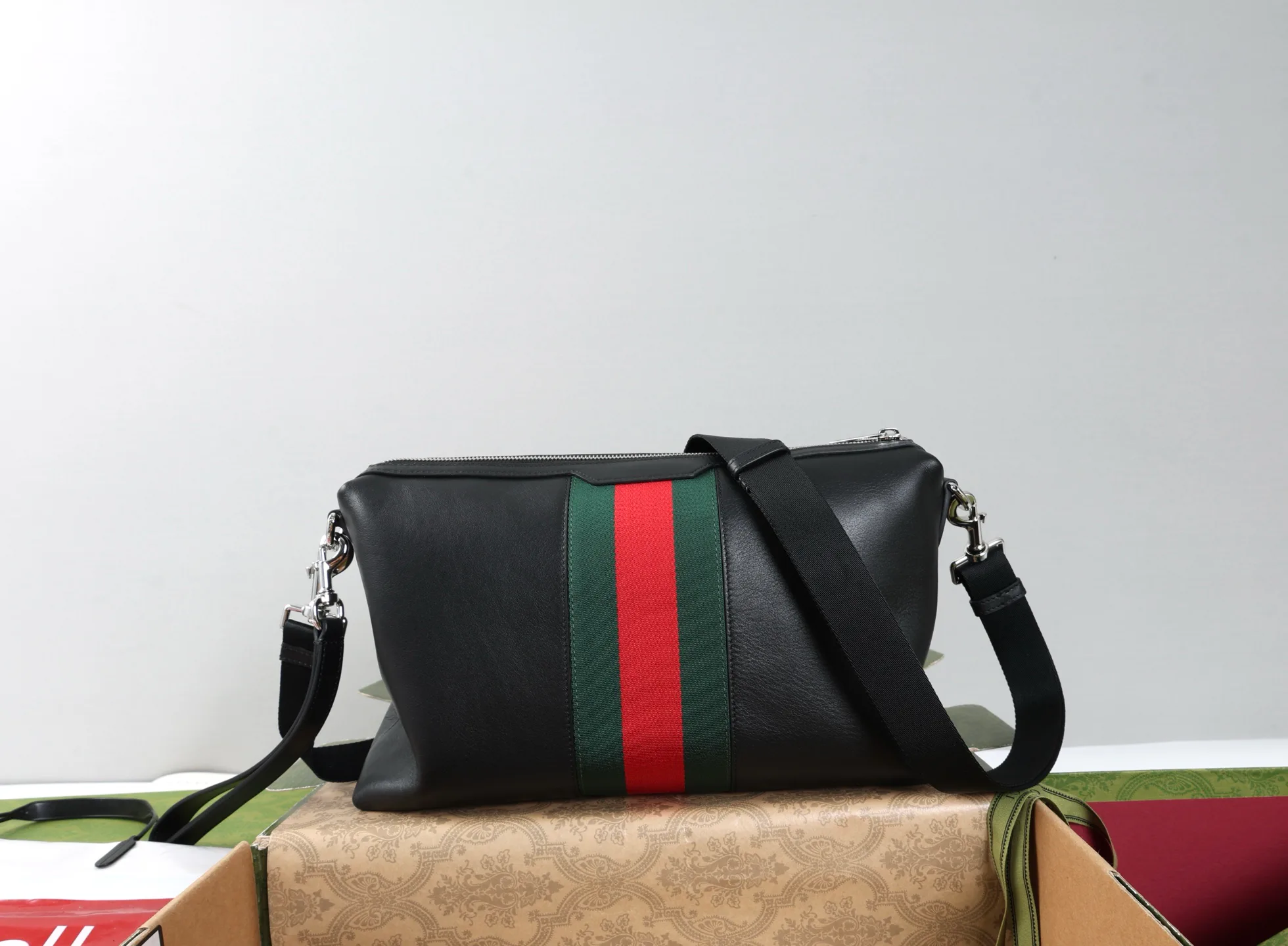 Классические Сумки Женские Gucci 18250594