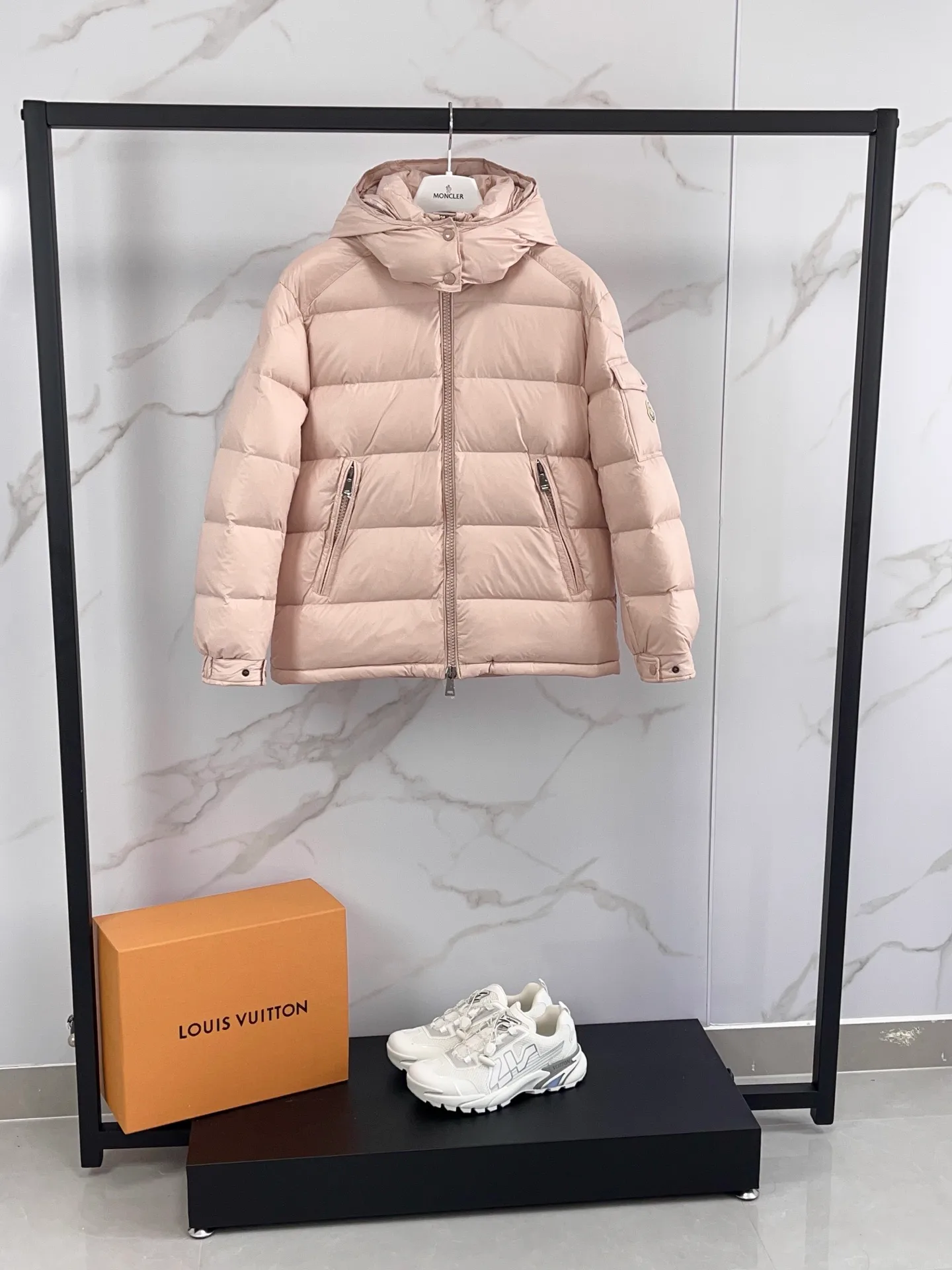 Куртки И Пуховики Женские Moncler 18391729