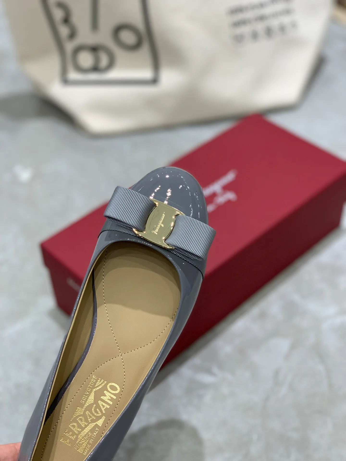 Балетки Женские Salvatore Ferragamo 18340640