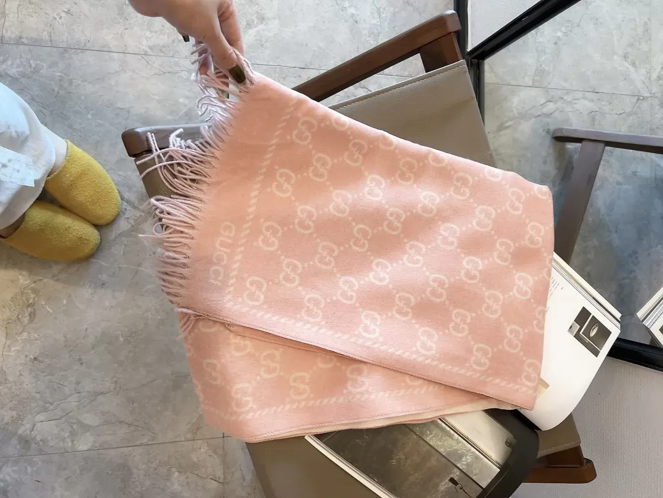 Шарфы Gucci 438376