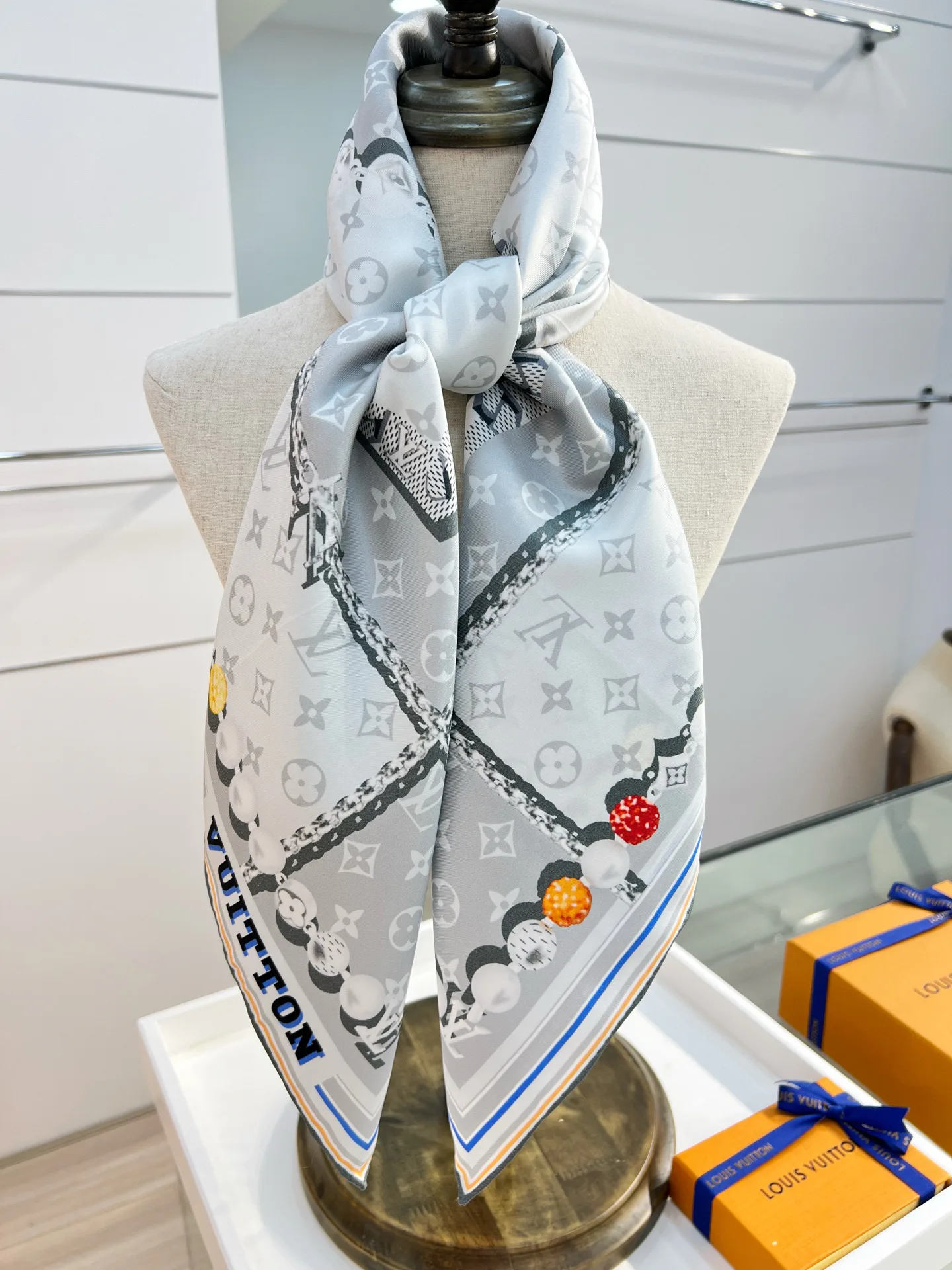 Платки Louis Vuitton 11613495