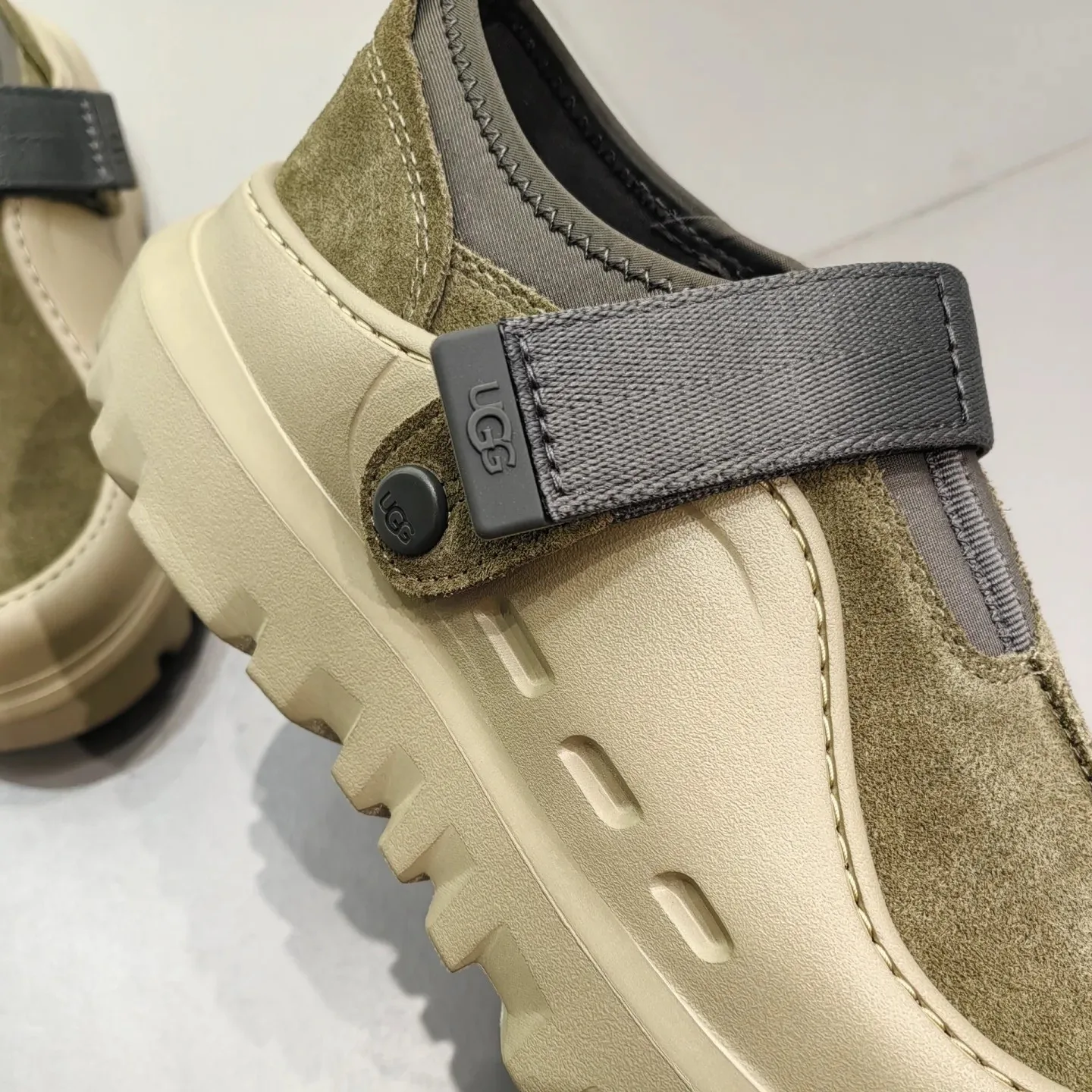 Кроссовки Женские Ugg 18708891
