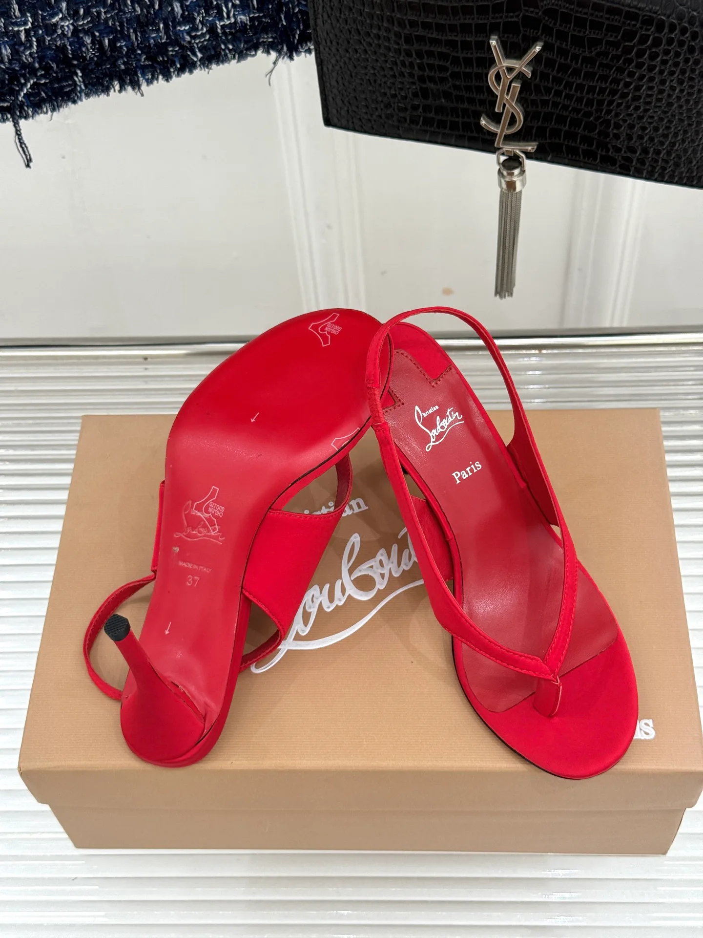 Босоножки Женские Christian Louboutin 18575746