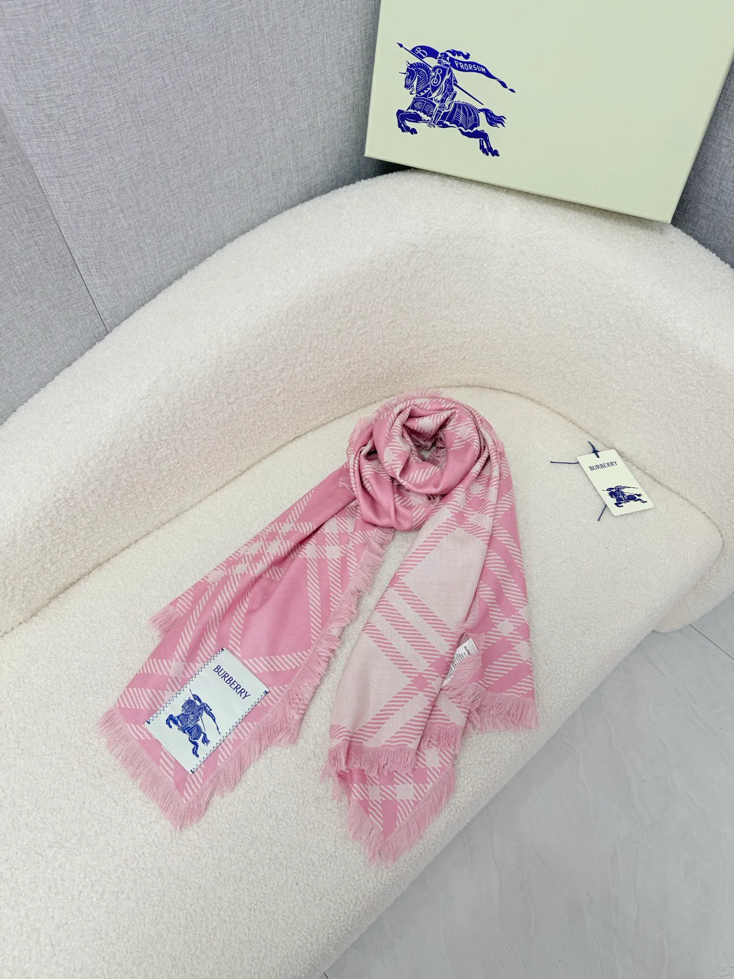 Шарфы Burberry 18322315