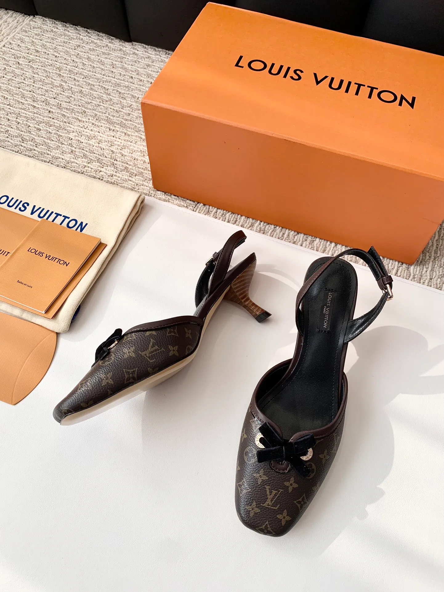 Босоножки Женские Louis Vuitton 11263775