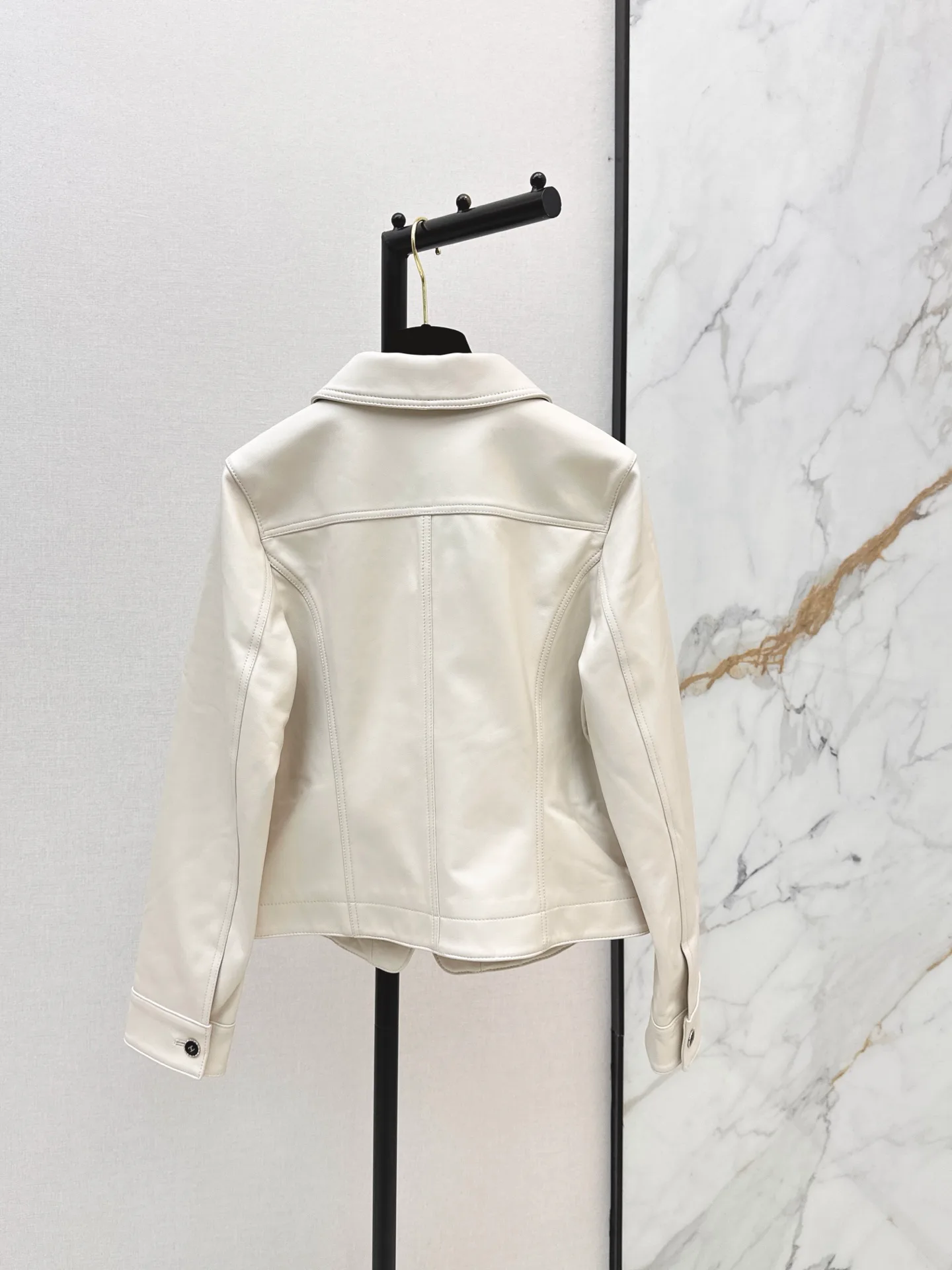 Кожаные Куртки И Дублёнки Женские Chanel 18173022