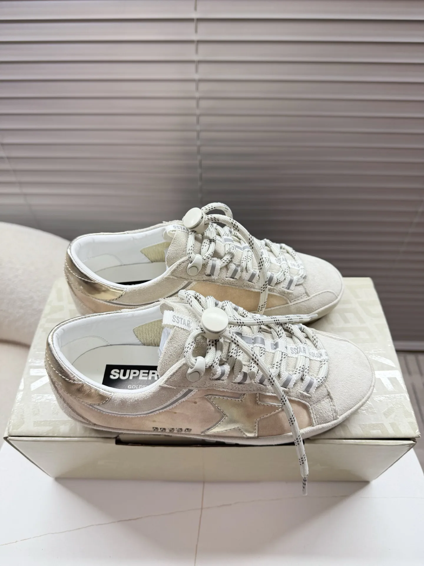 Кроссовки Женские Golden Goose 19691118