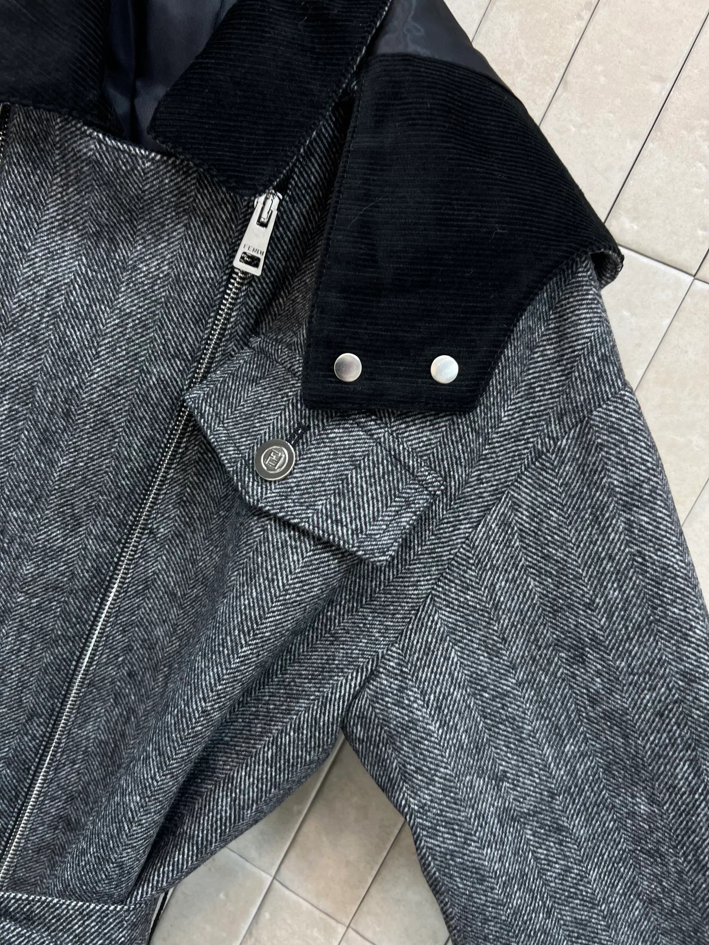 Куртки И Пуховики Женские Fendi 569820