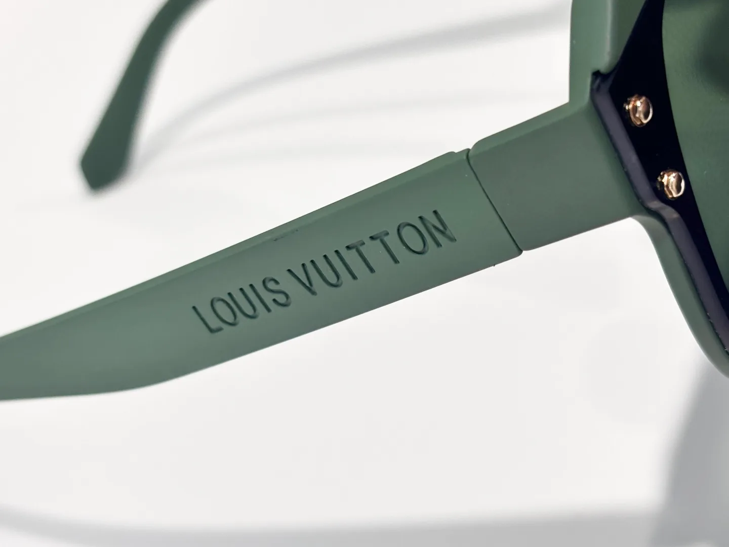 Очки Louis Vuitton 18196736