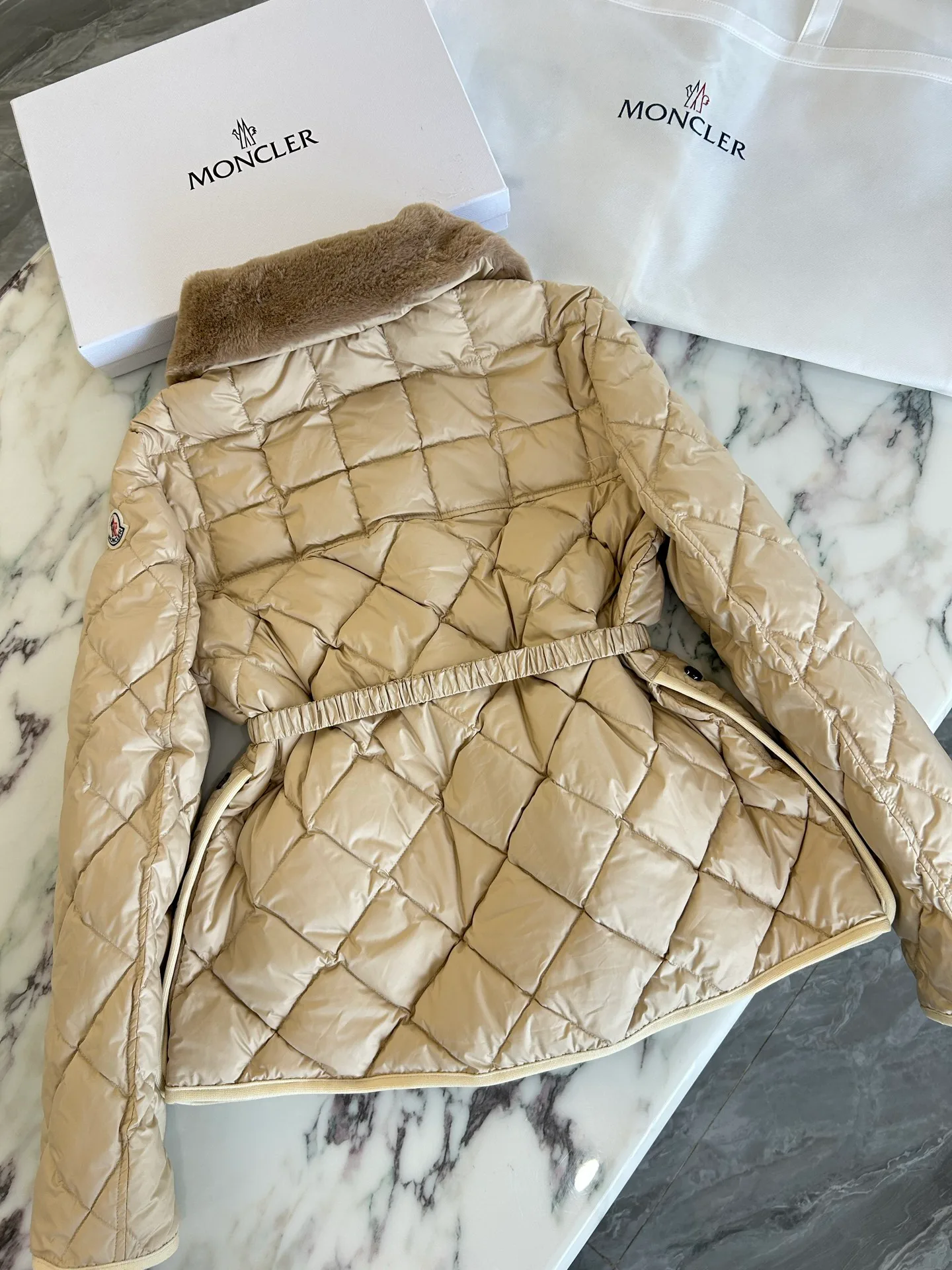 Куртки И Пуховики Мужские Moncler 18231453