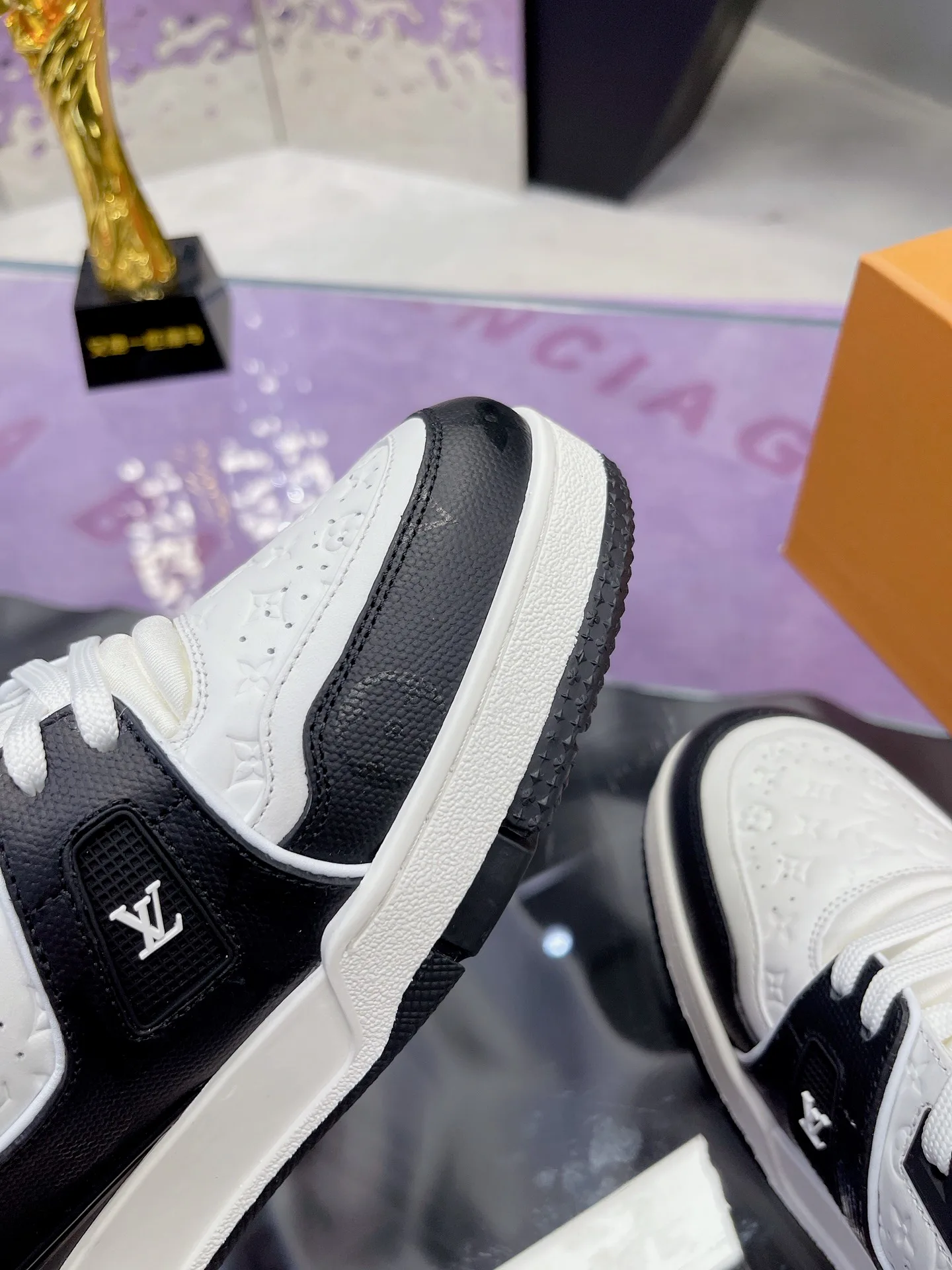 Кроссовки Женские Louis Vuitton 36039