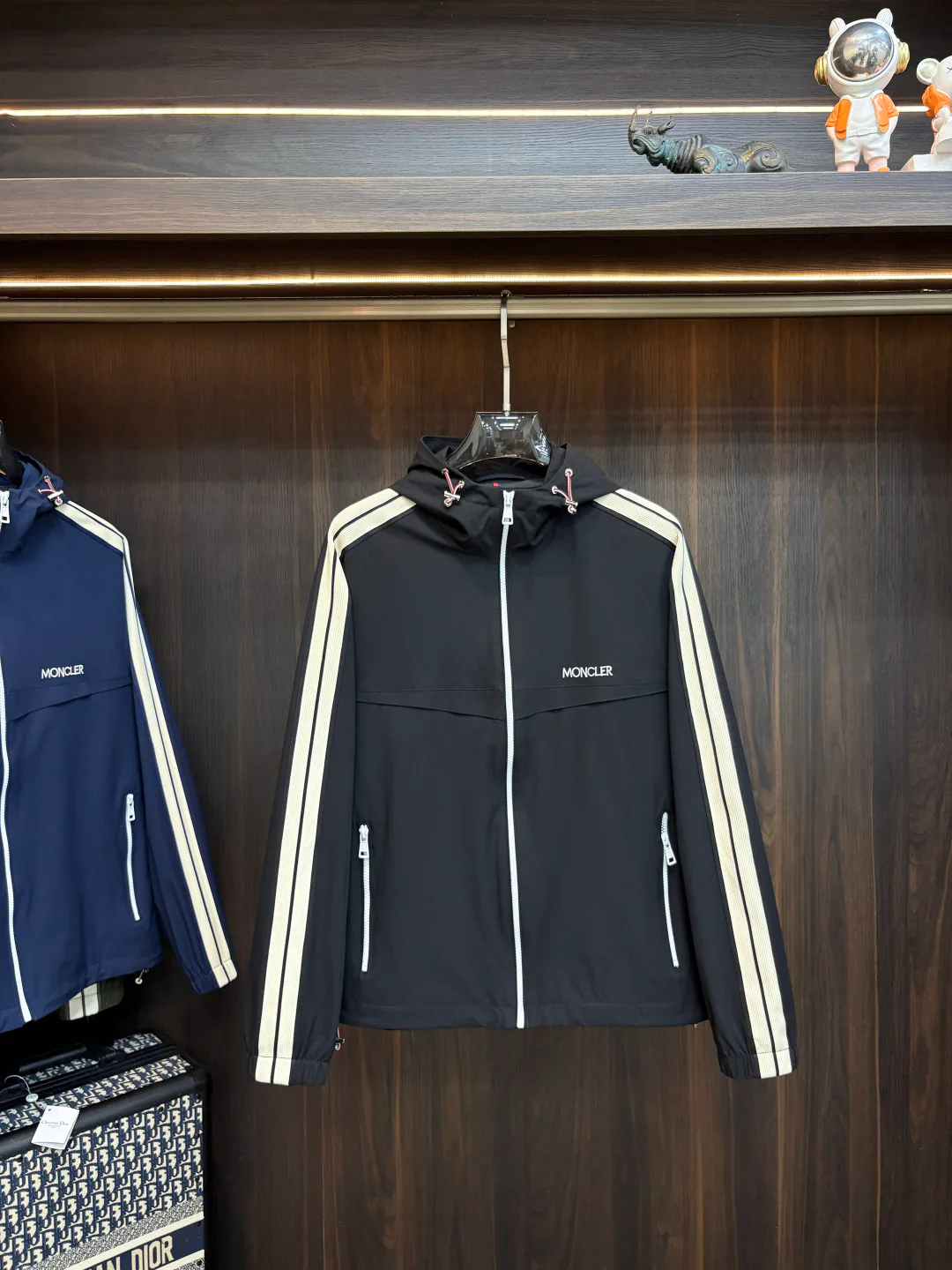 Куртки И Пуховики Женские Moncler 18157358
