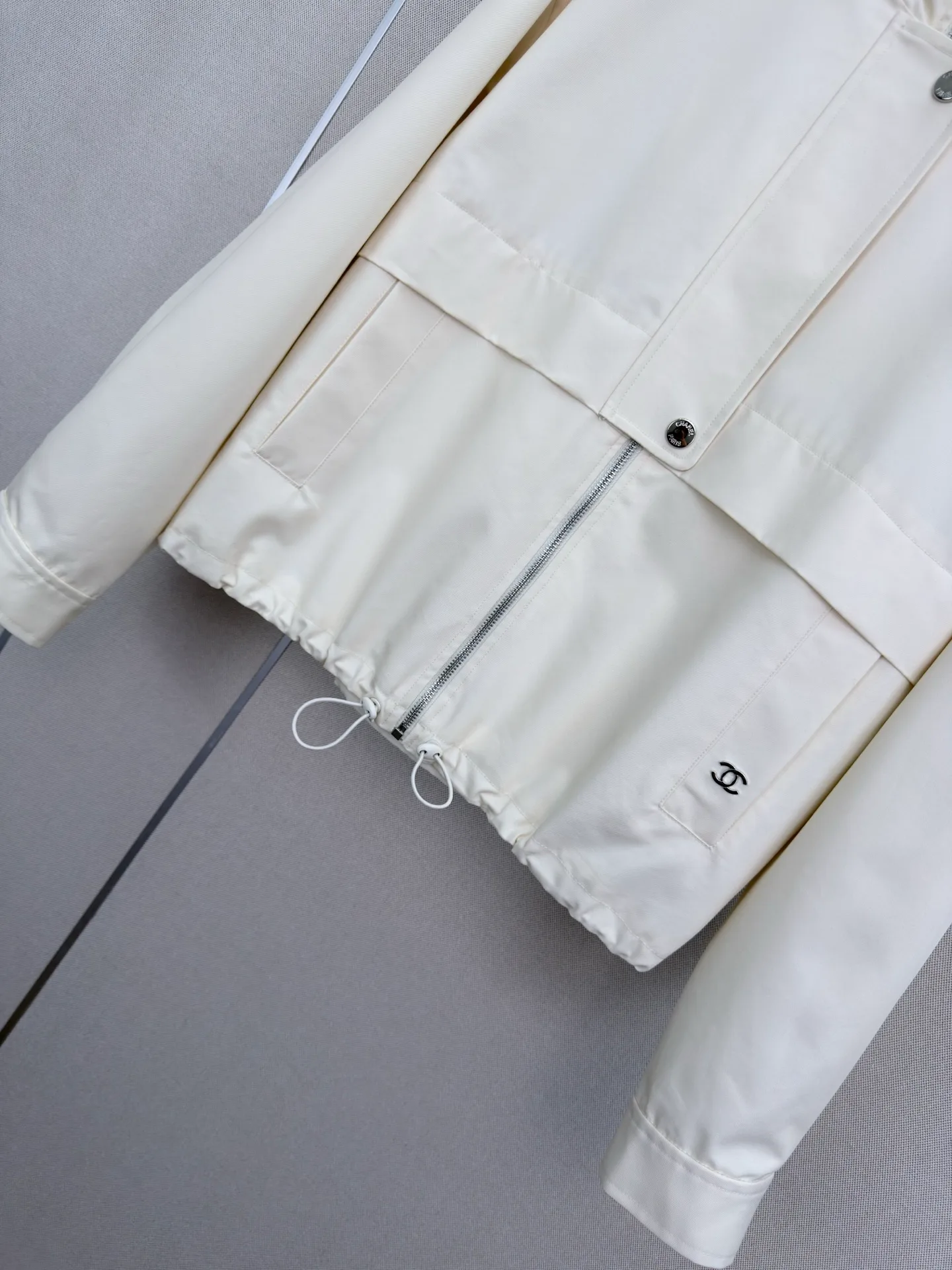 Куртки И Пуховики Женские Chanel 18599092