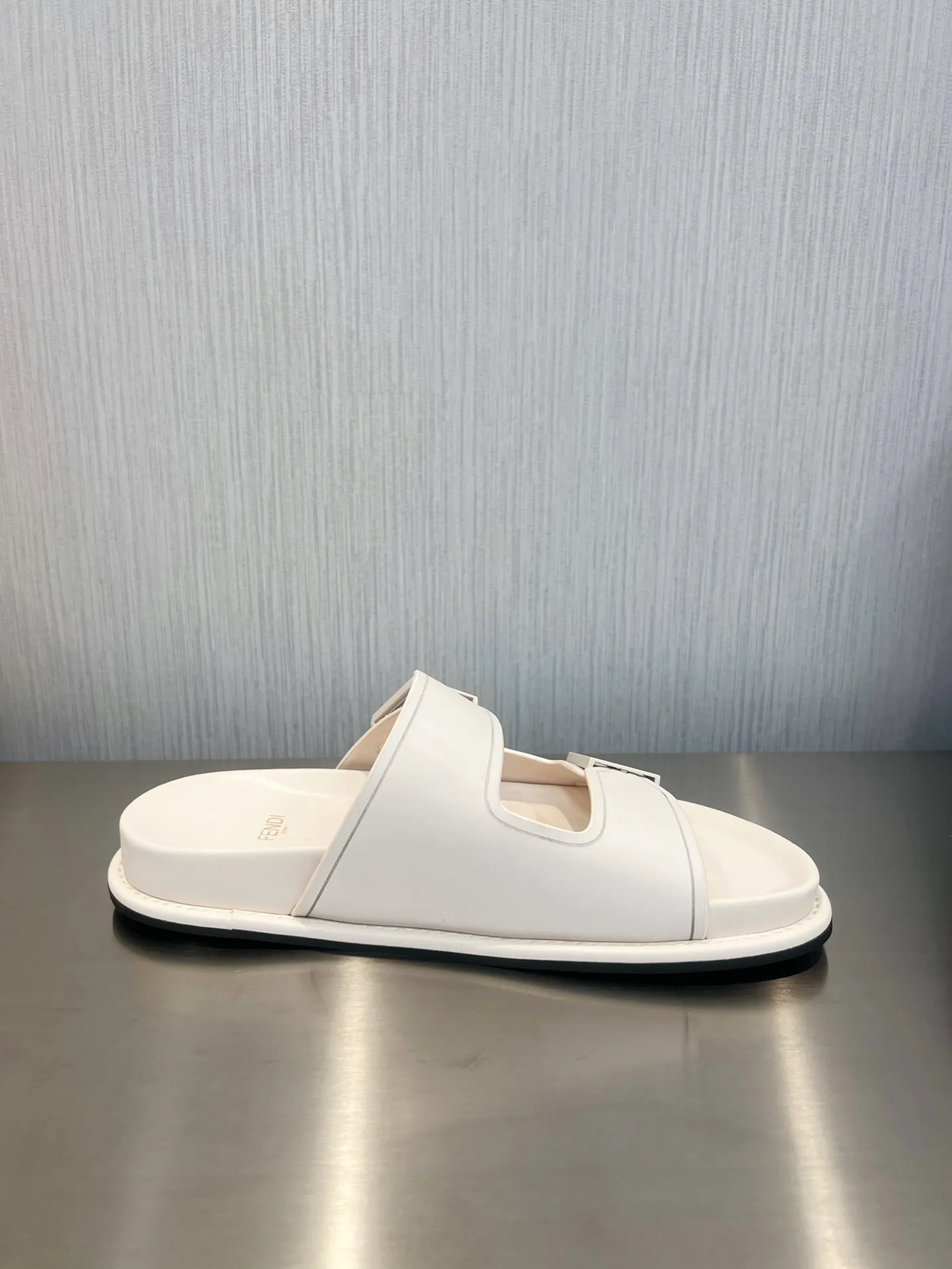 Шлепанцы Женские Fendi 22522