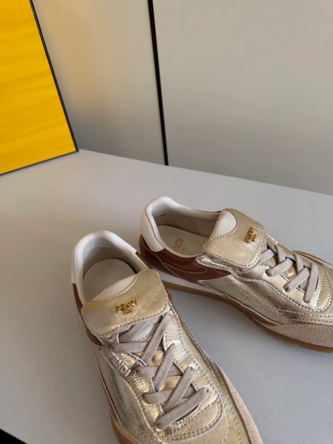 Кроссовки Женские Fendi 229949