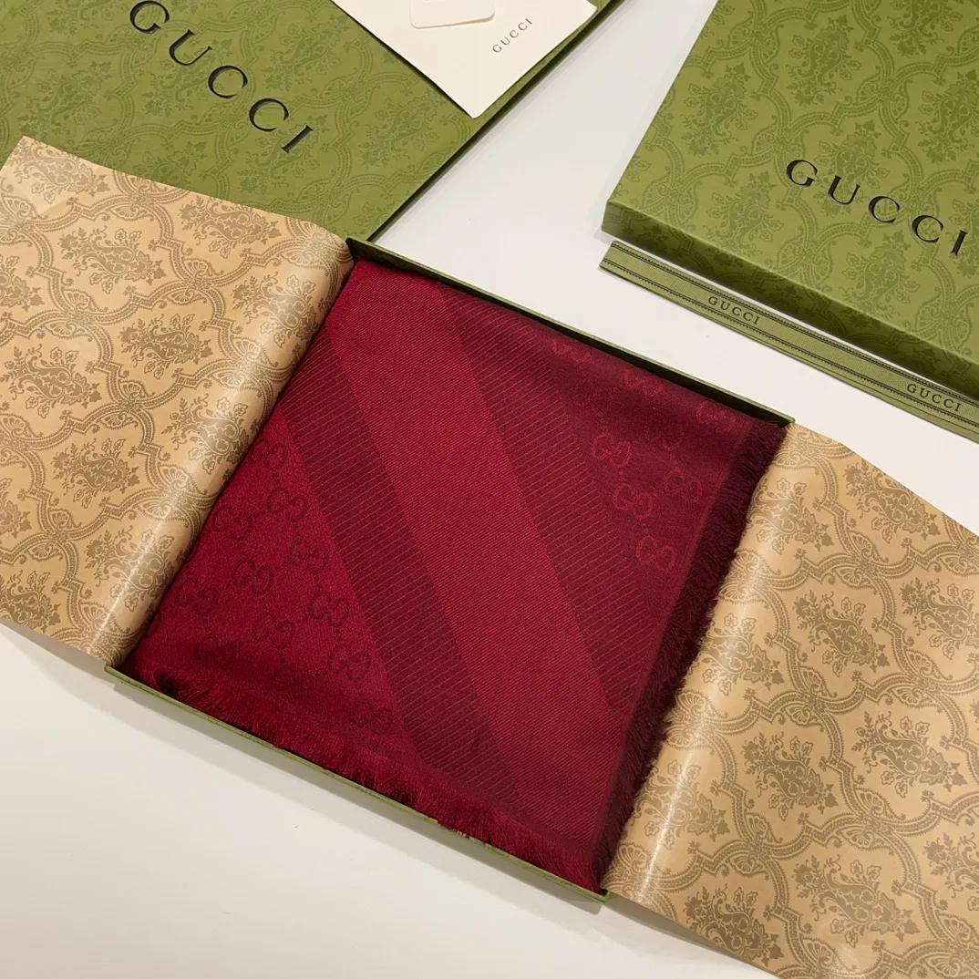 Шарфы Gucci 2536170